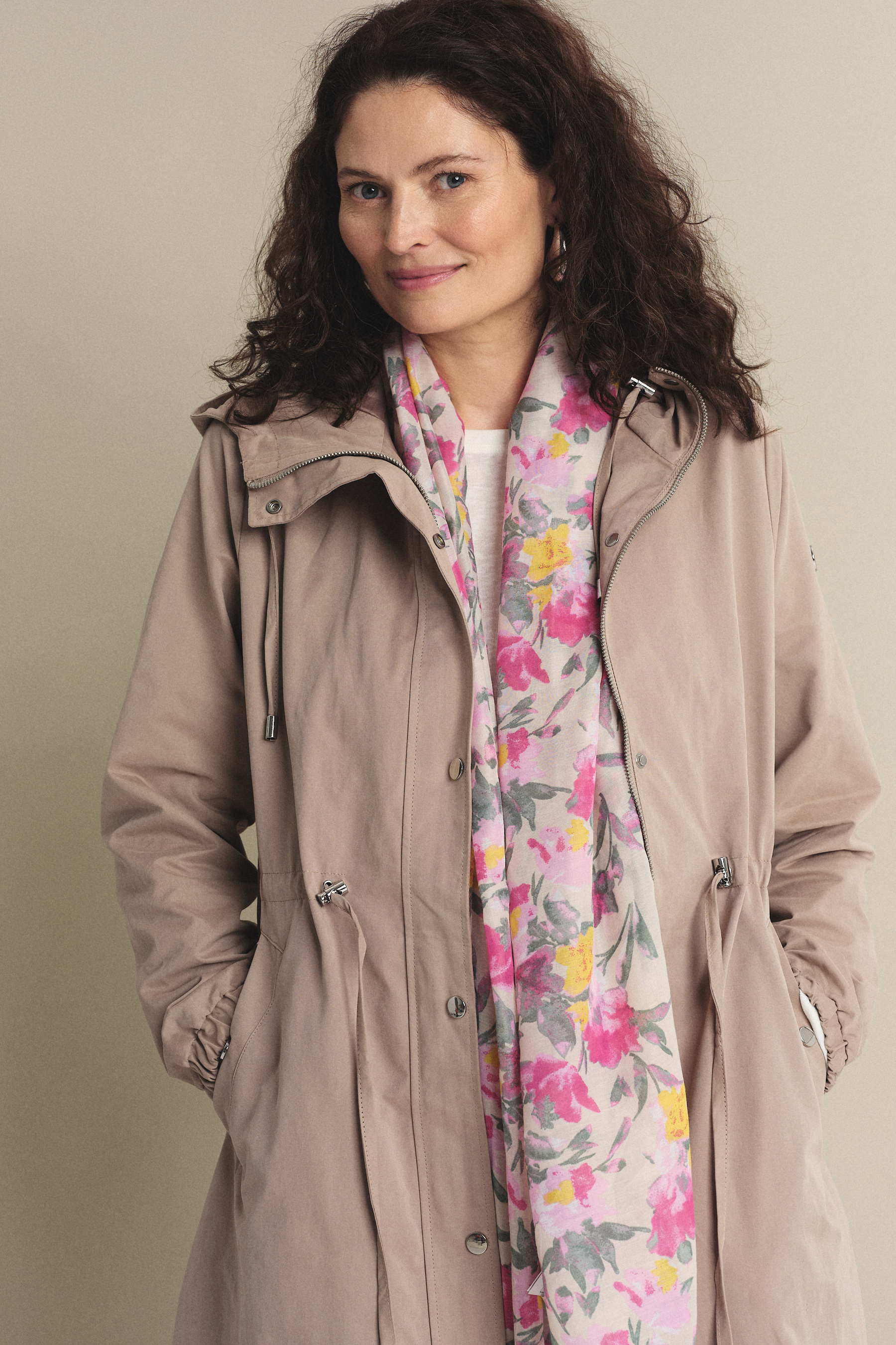 Ciemnobeżowa kurtka parka