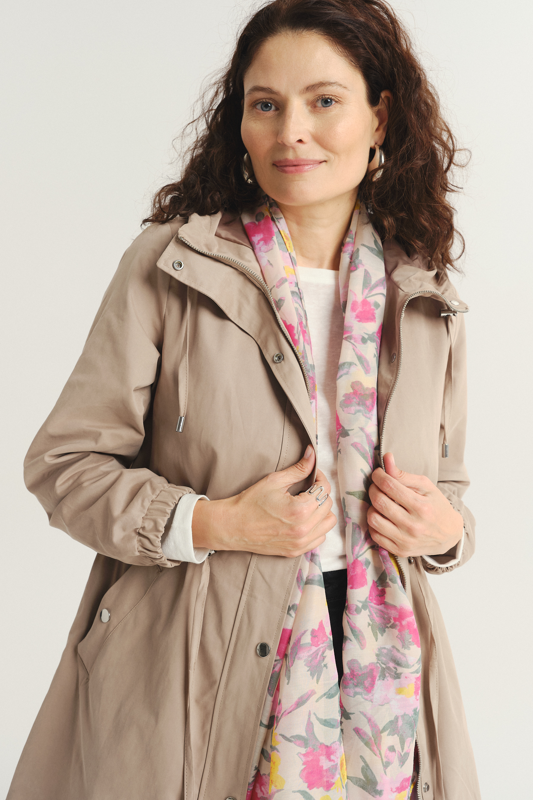 Ciemnobeżowa kurtka parka