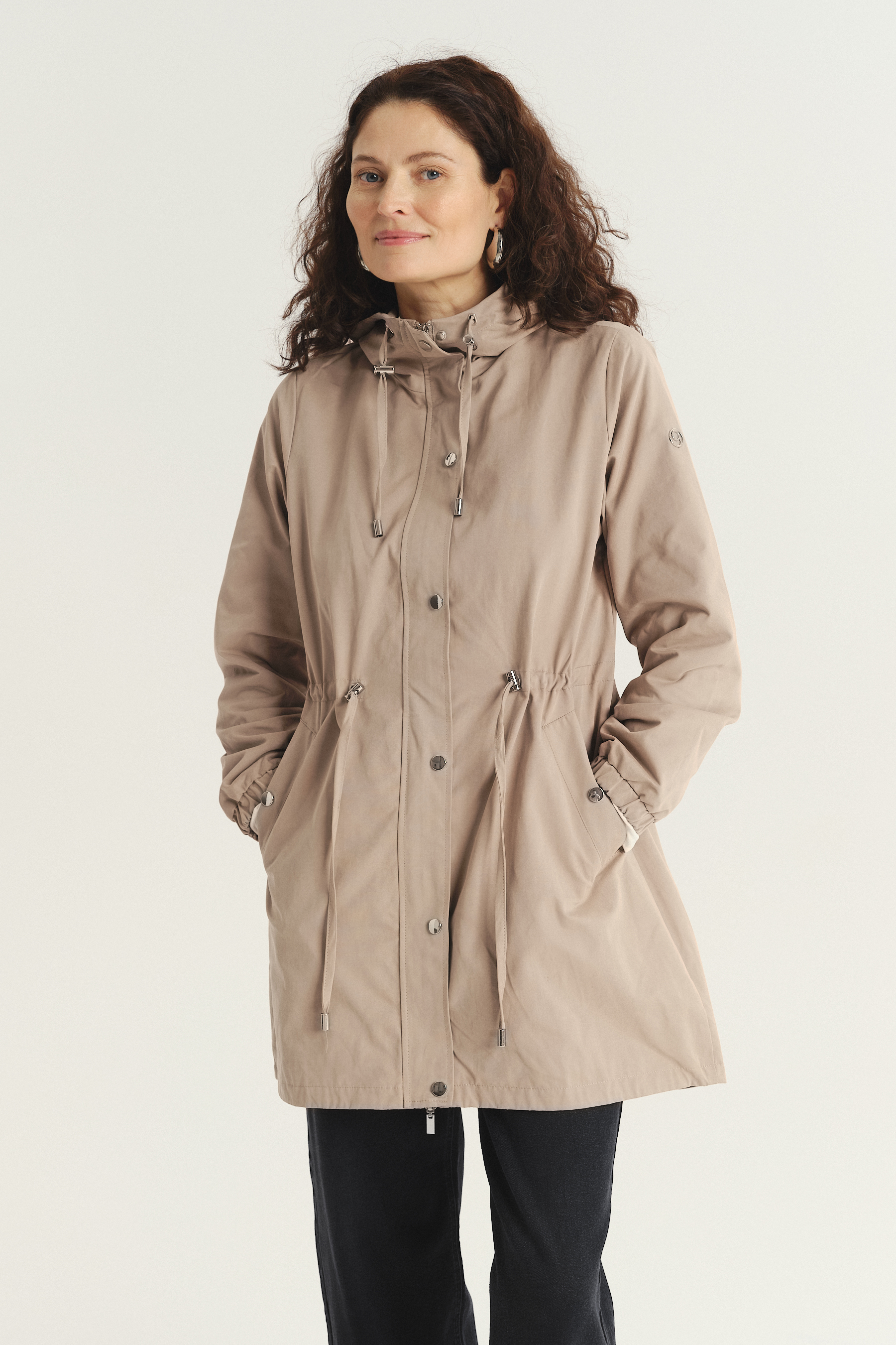 Ciemnobeżowa kurtka parka