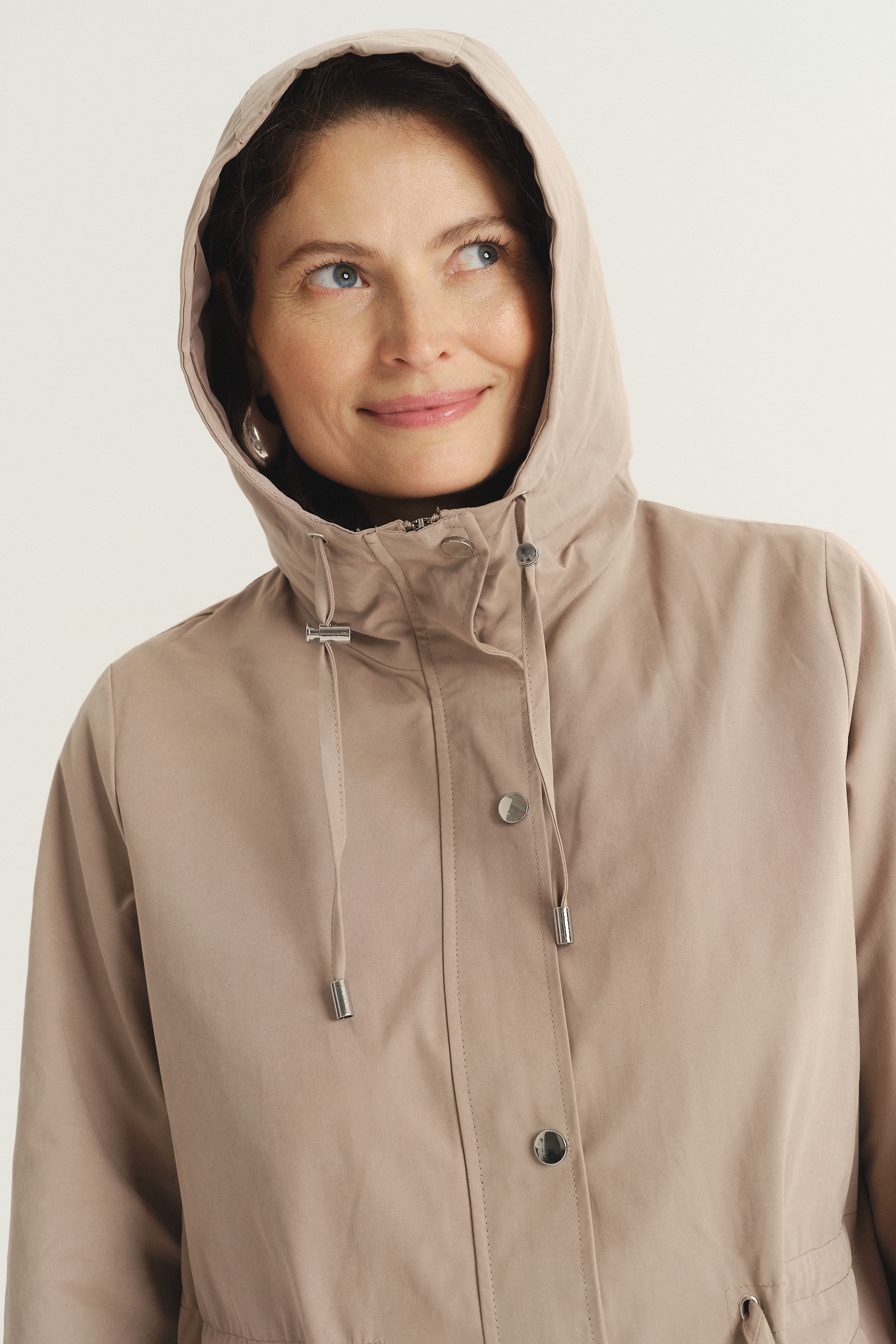 Ciemnobeżowa kurtka parka