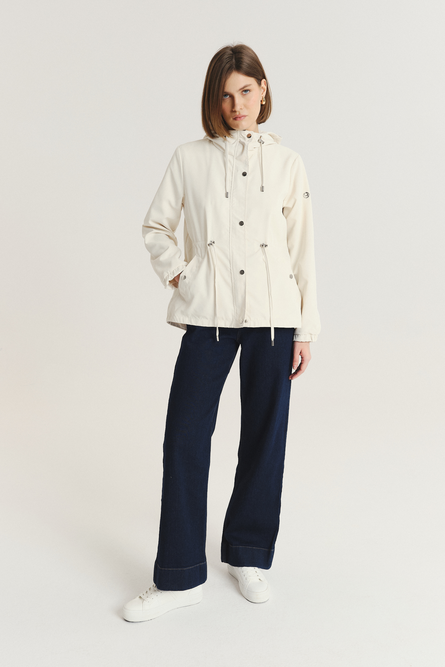 Krótka kremowa parka