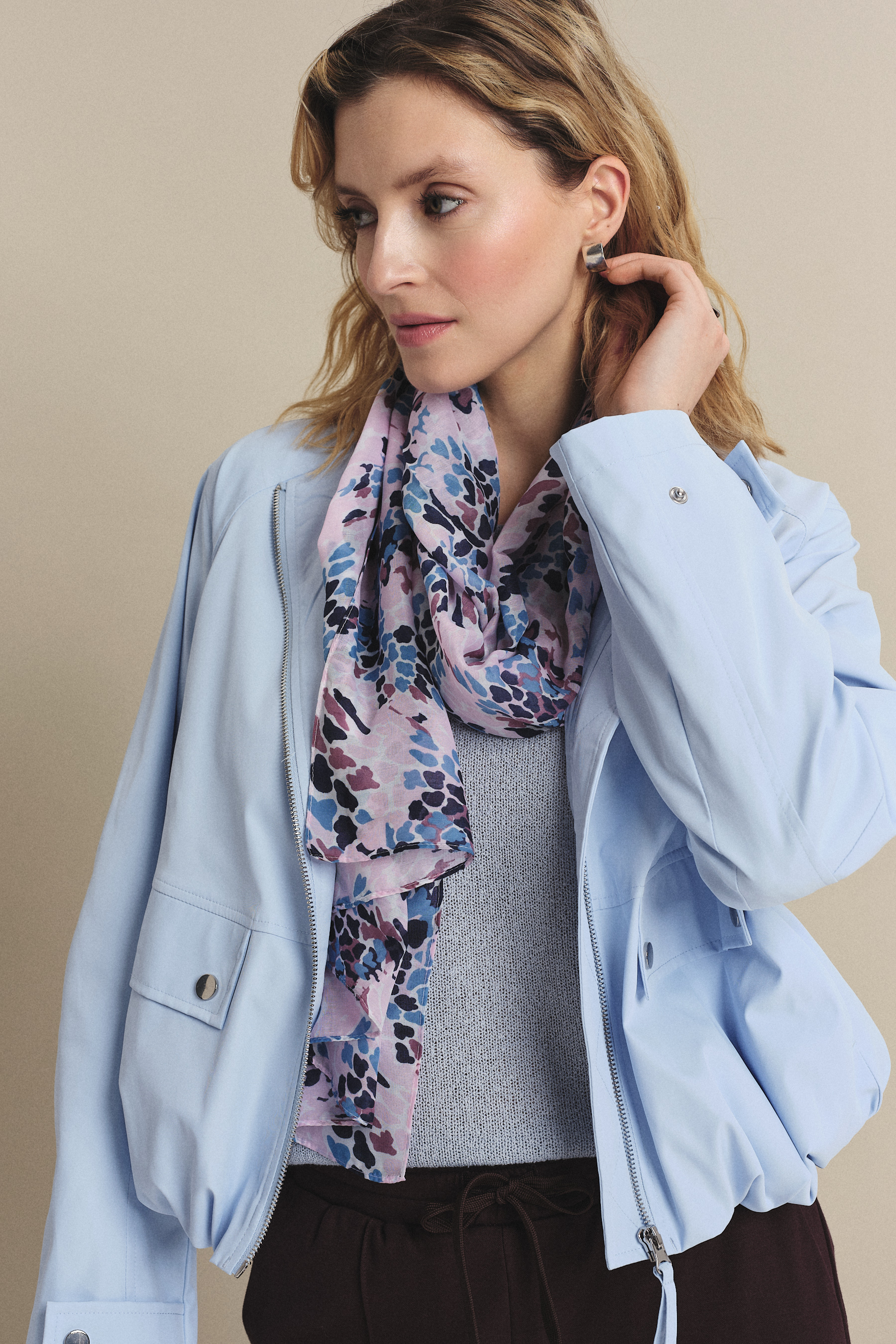 Kurtka bomberka w kolorze baby blue