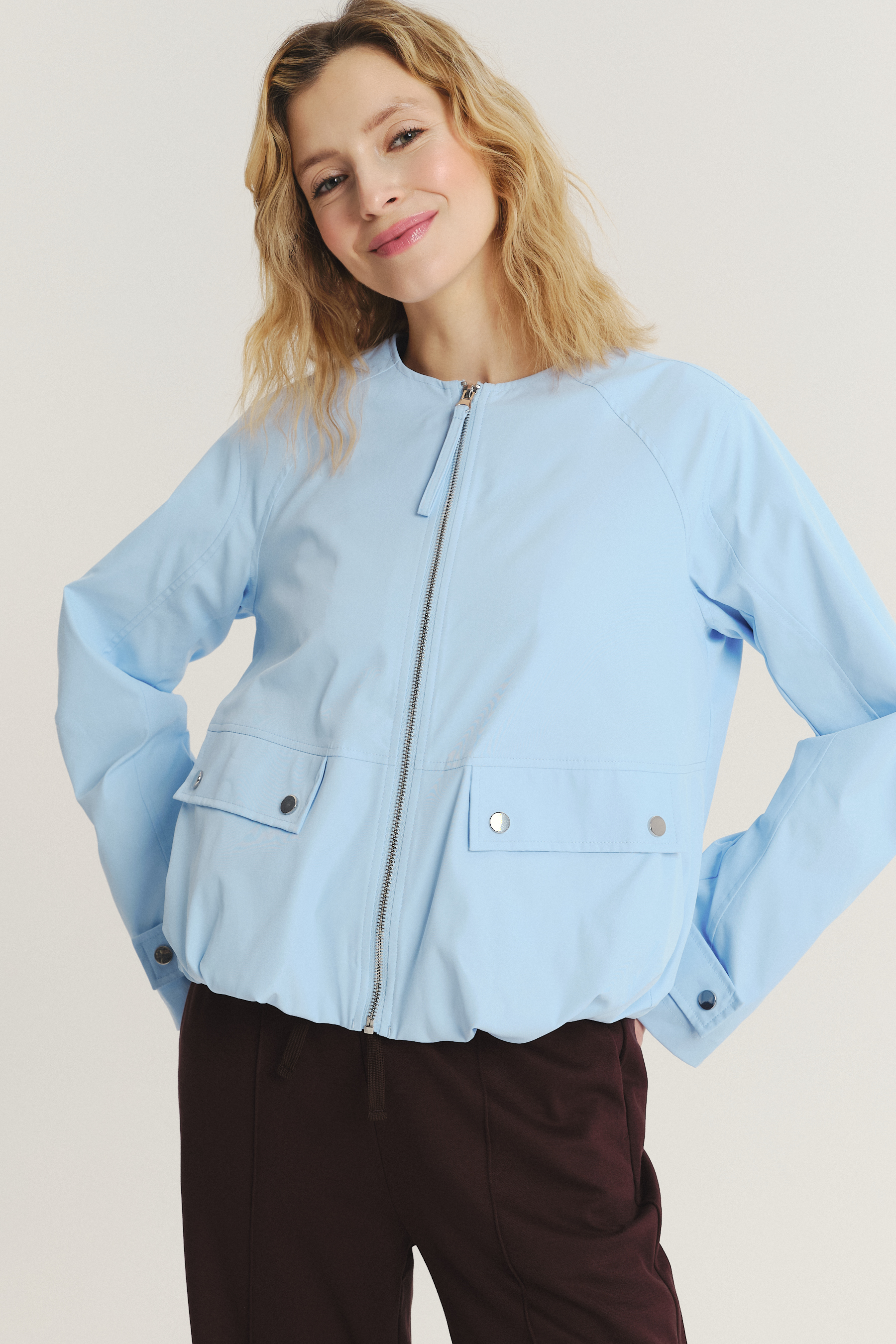 Kurtka bomberka w kolorze baby blue