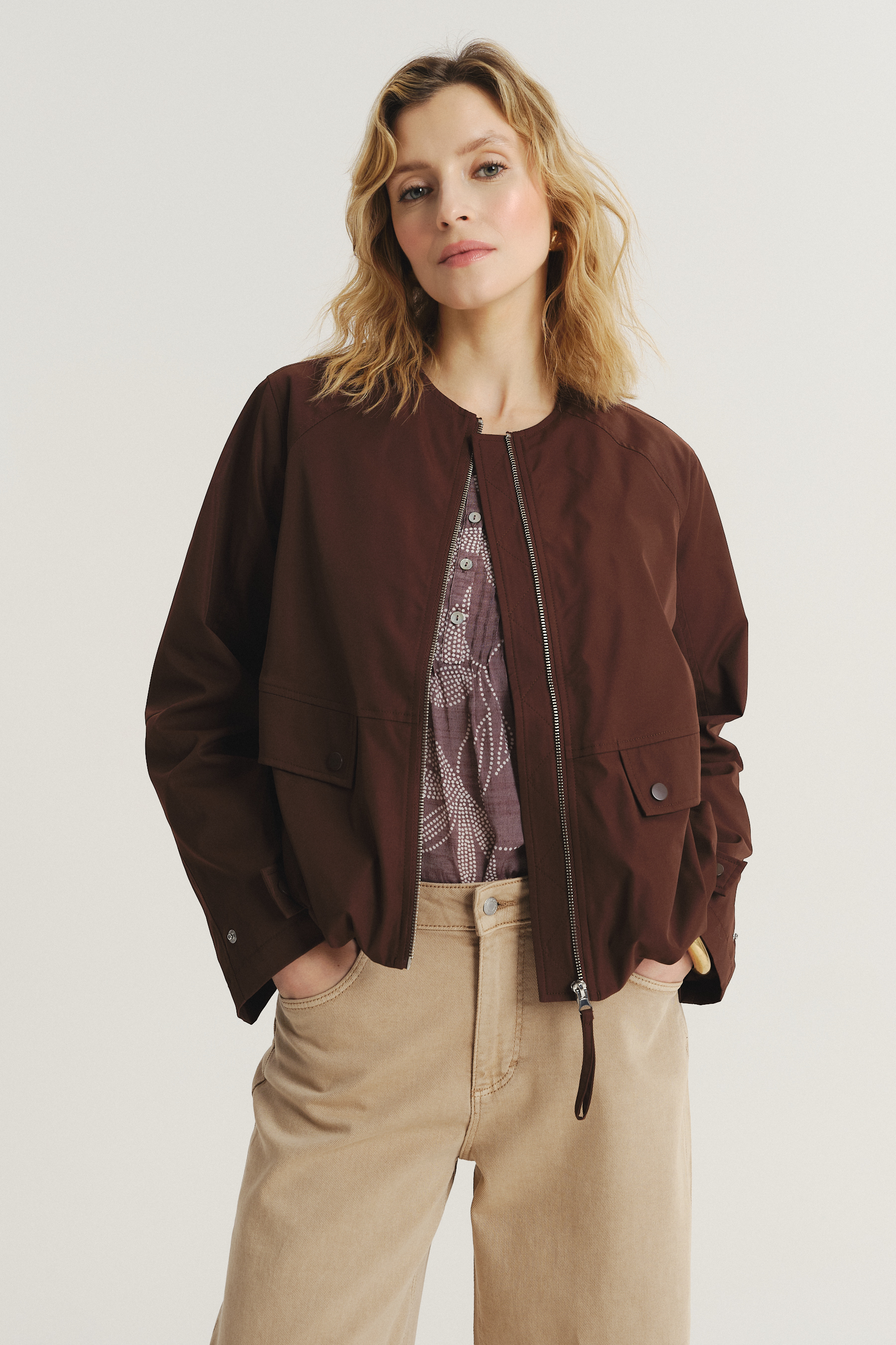 Czekoladowa kurtka typu bomber