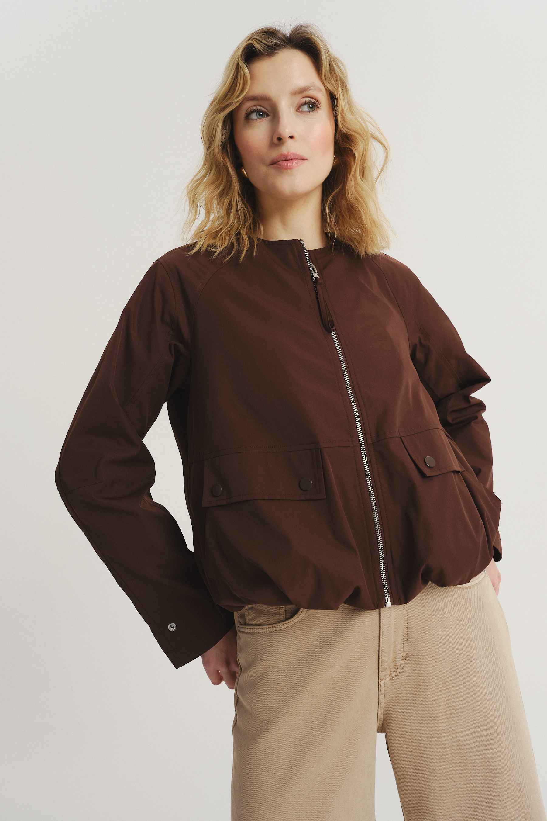 Czekoladowa kurtka typu bomber