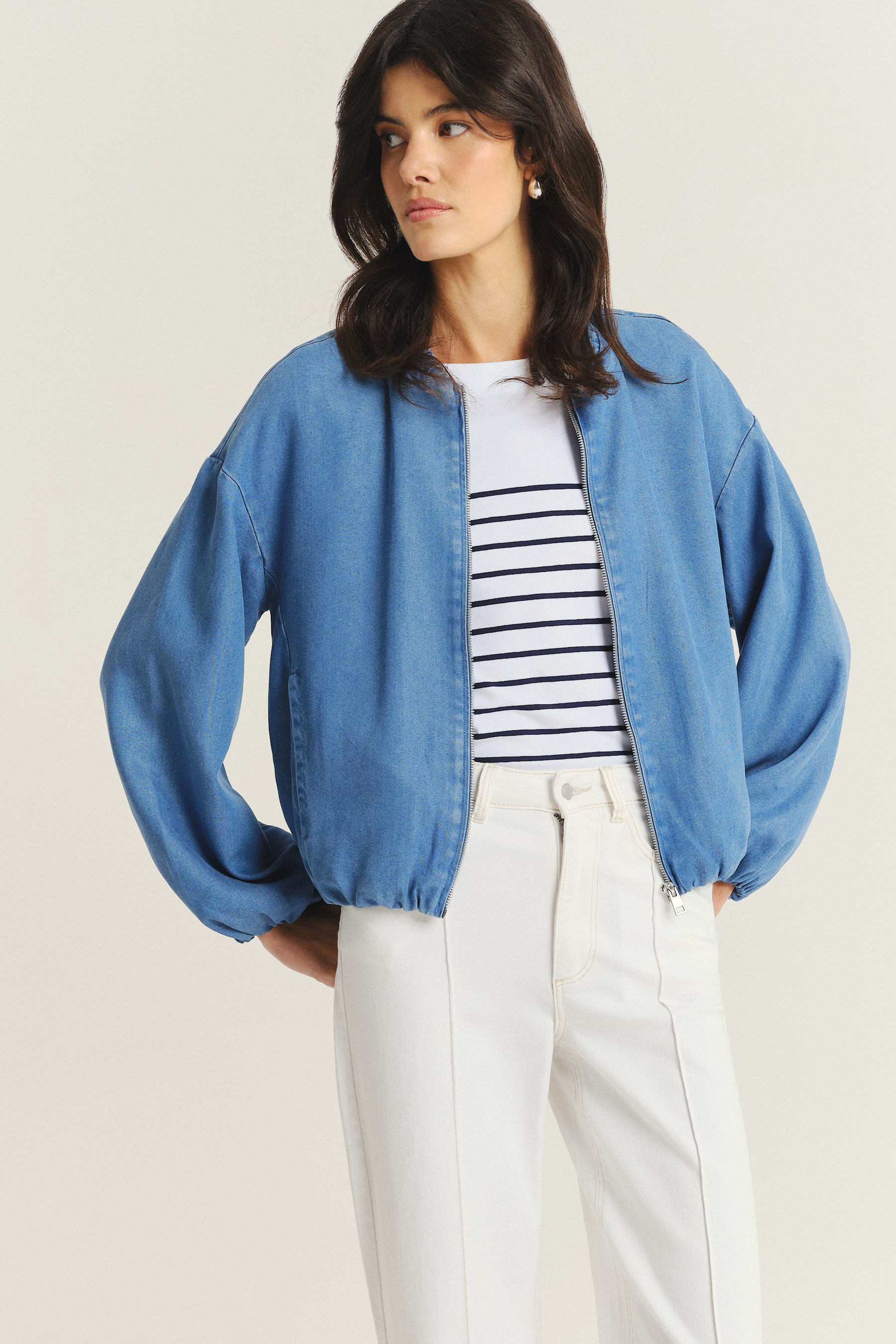 Jeansowa lekka kurtka typu bomber