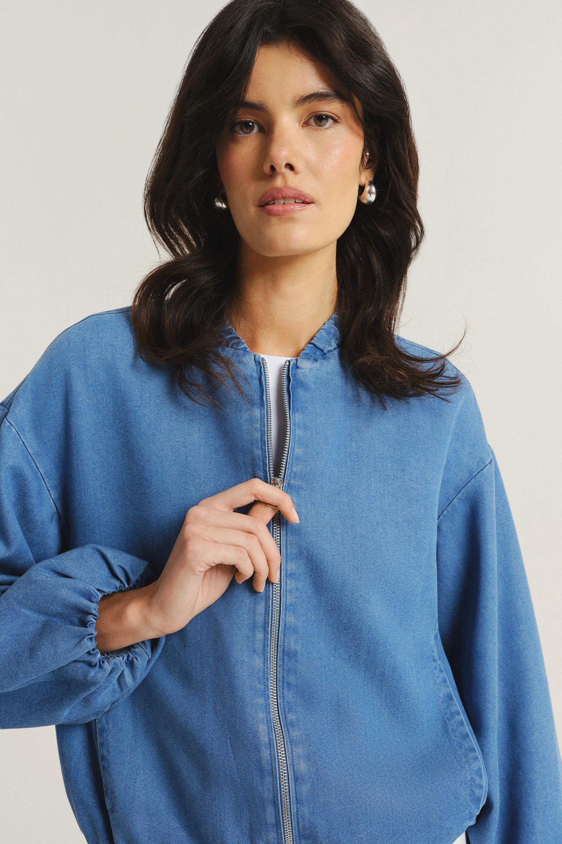 Jeansowa lekka kurtka typu bomber