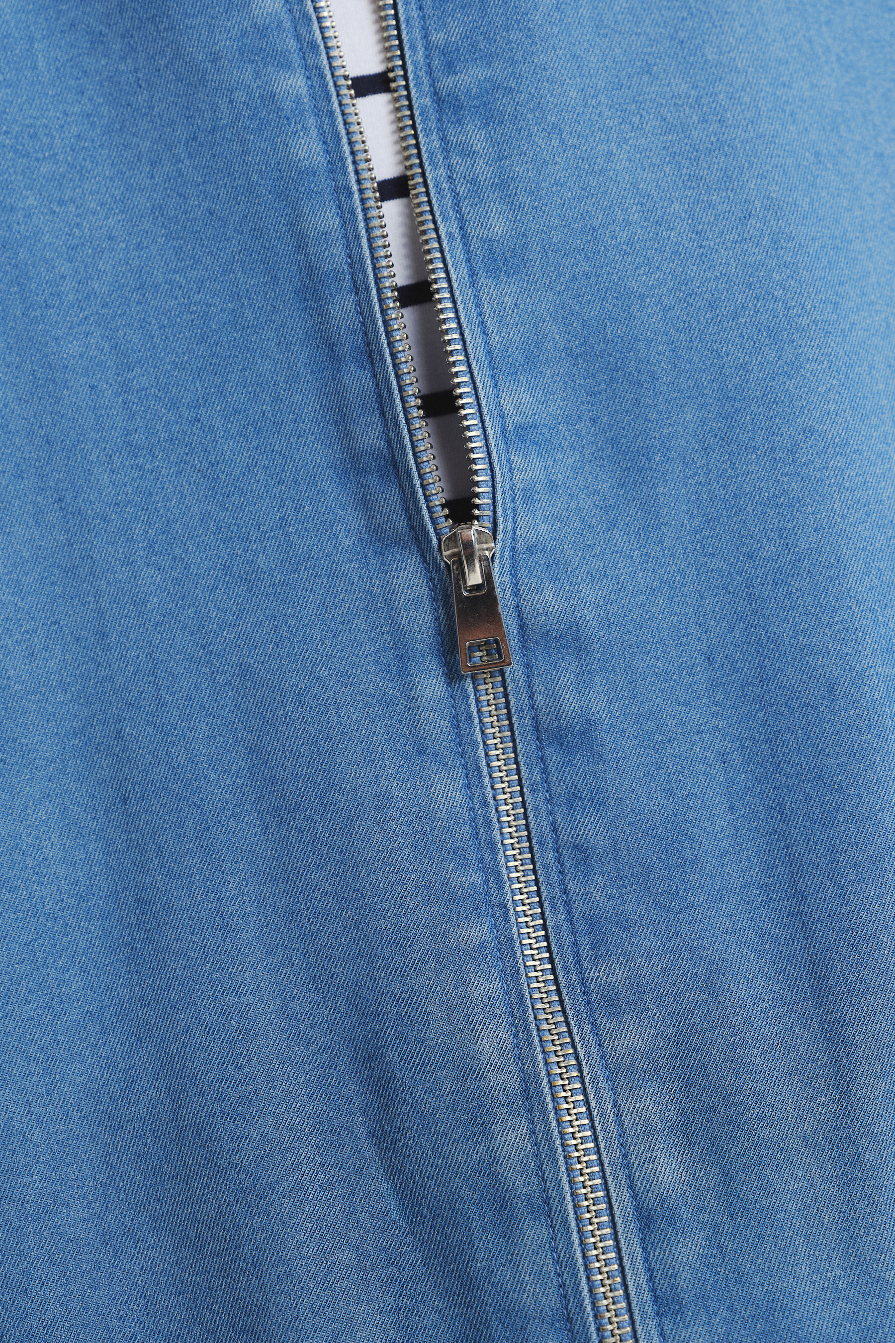 Jeansowa lekka kurtka typu bomber