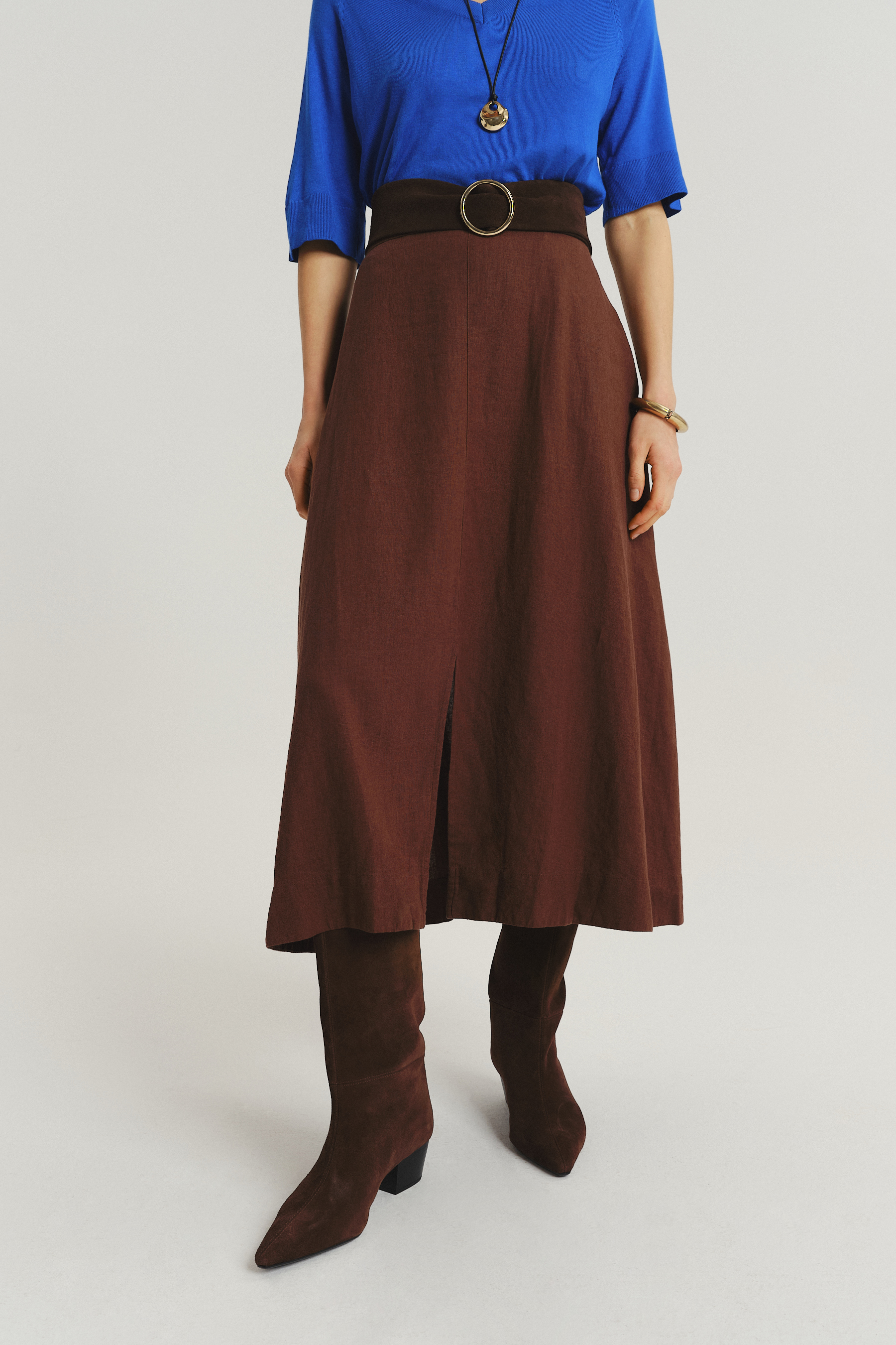 Brązowa lekko rozkloszowana spódnica midi