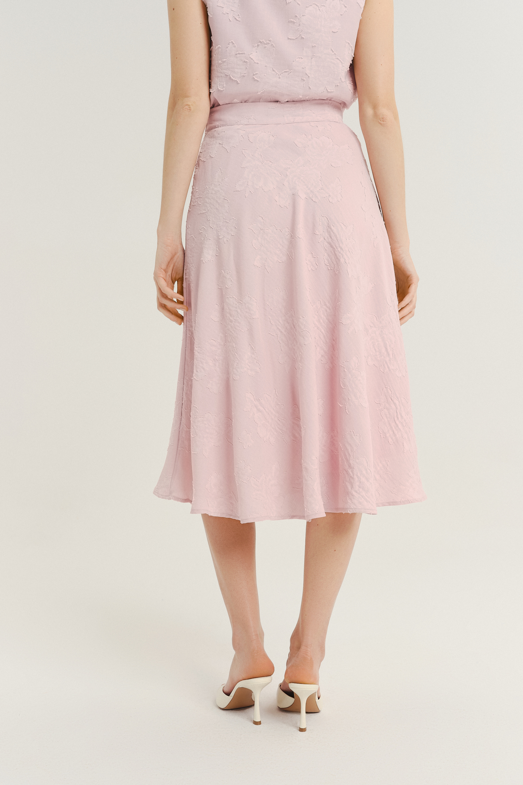 Efektowna spódnica midi w jasnoróżowym kolorze 