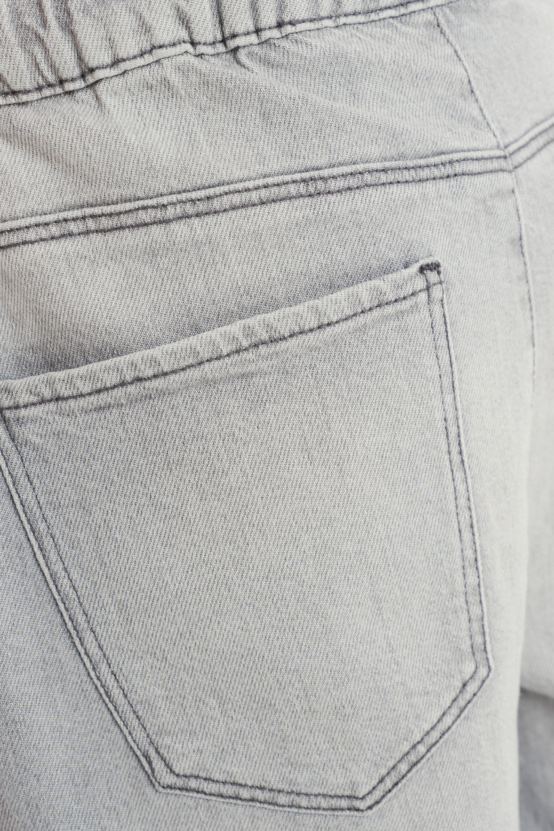 Jasnoszare jeansy z gumką w pasie