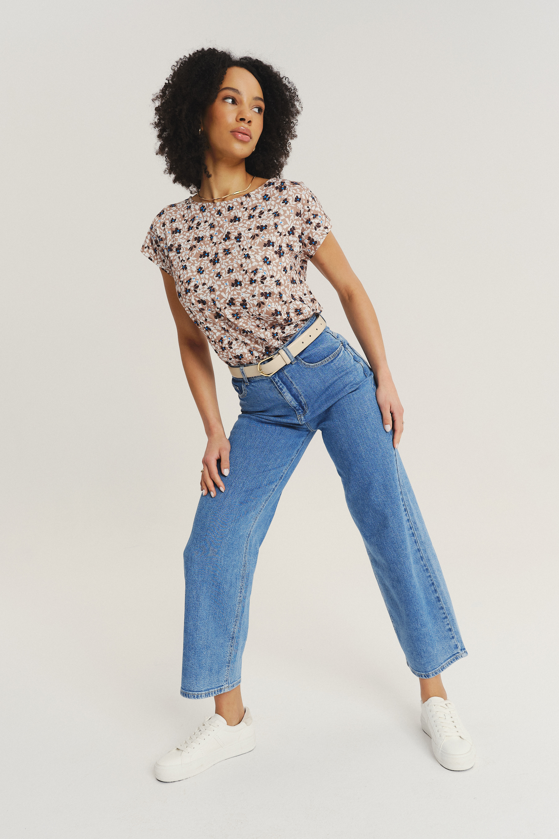 Niebieskie jeansy z prostą nogawką