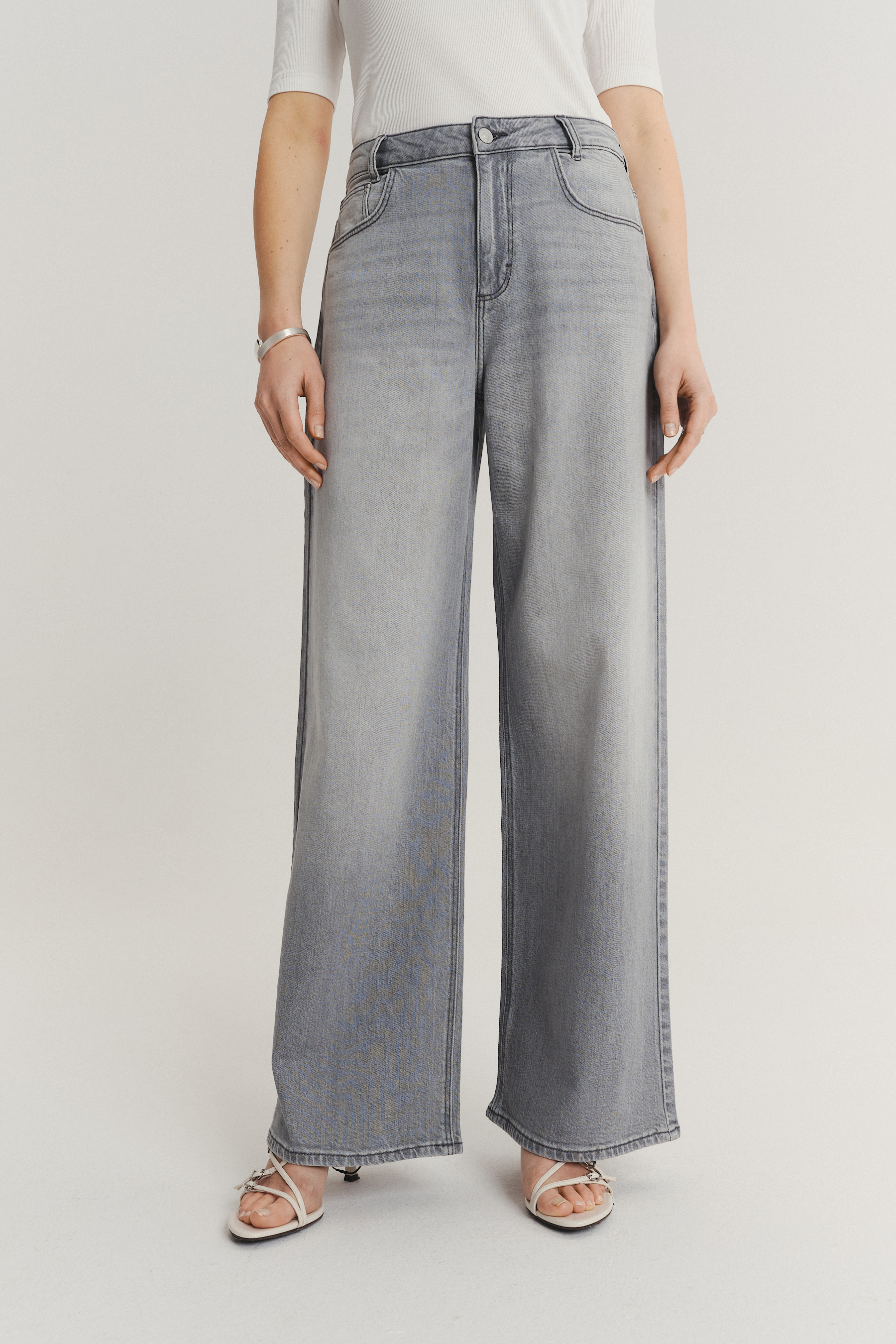 Szare spodnie jeansowe wide leg