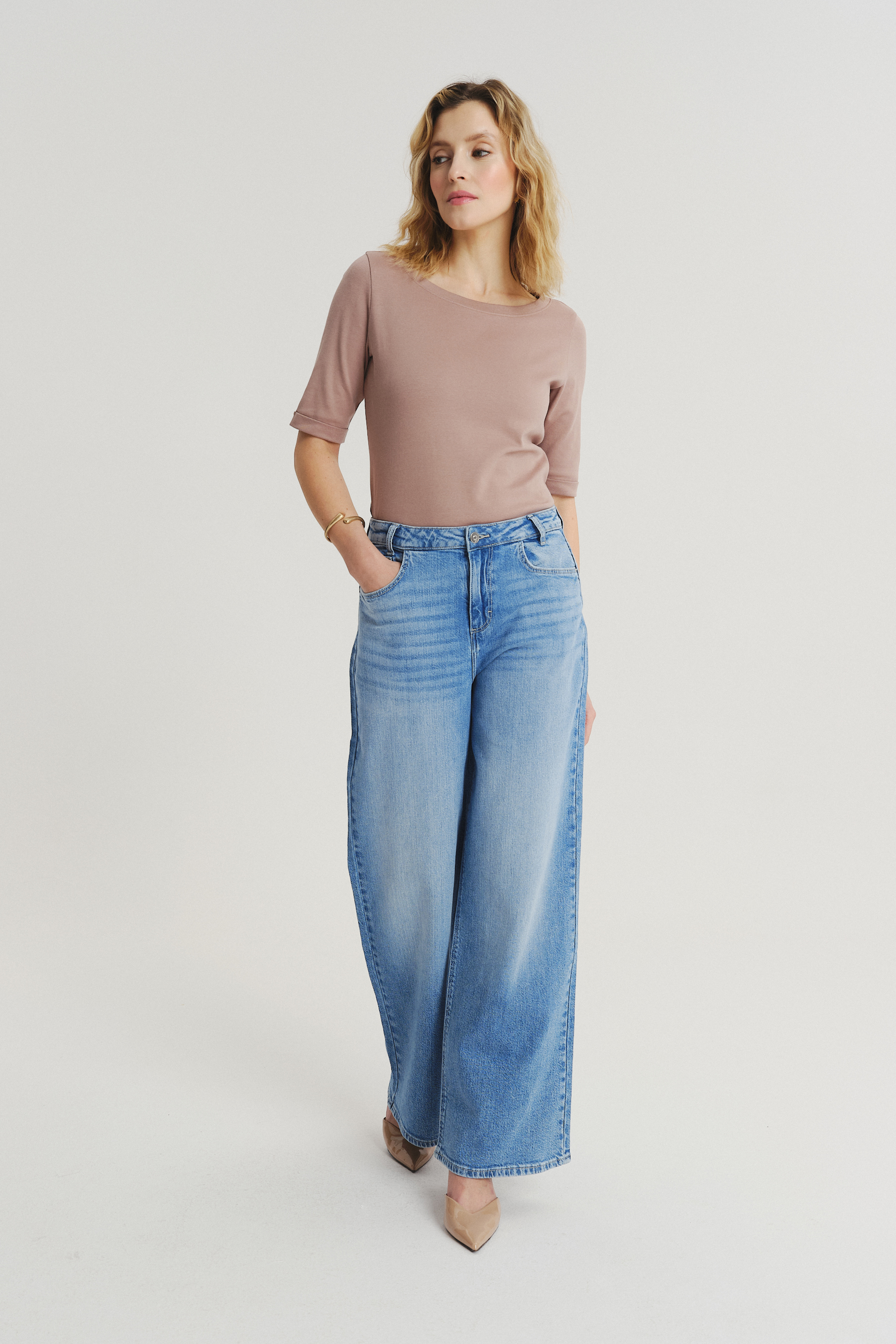 Jasnoniebieskie jeansy wide leg