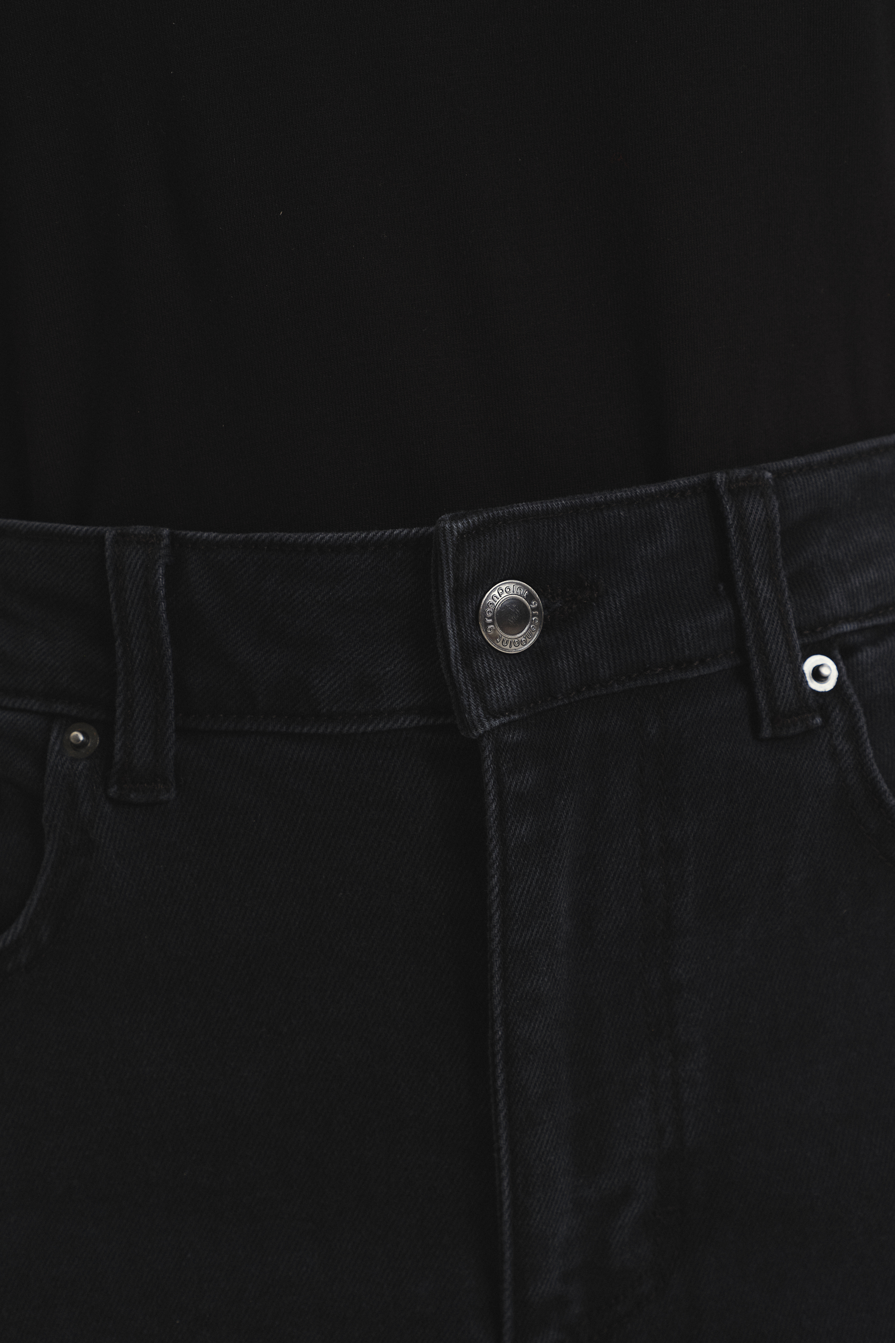 Czarne spodnie jeansowe mom fit