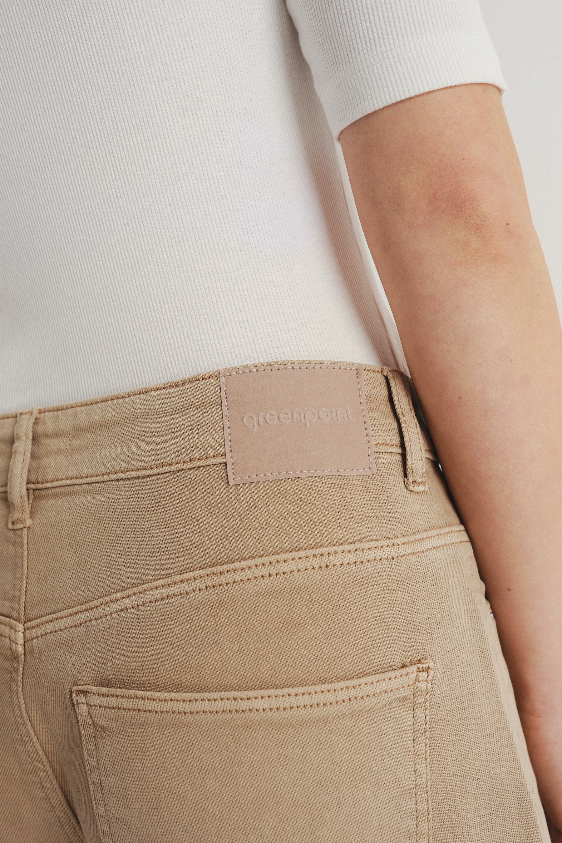 Efektowne beżowe jeansy wide leg