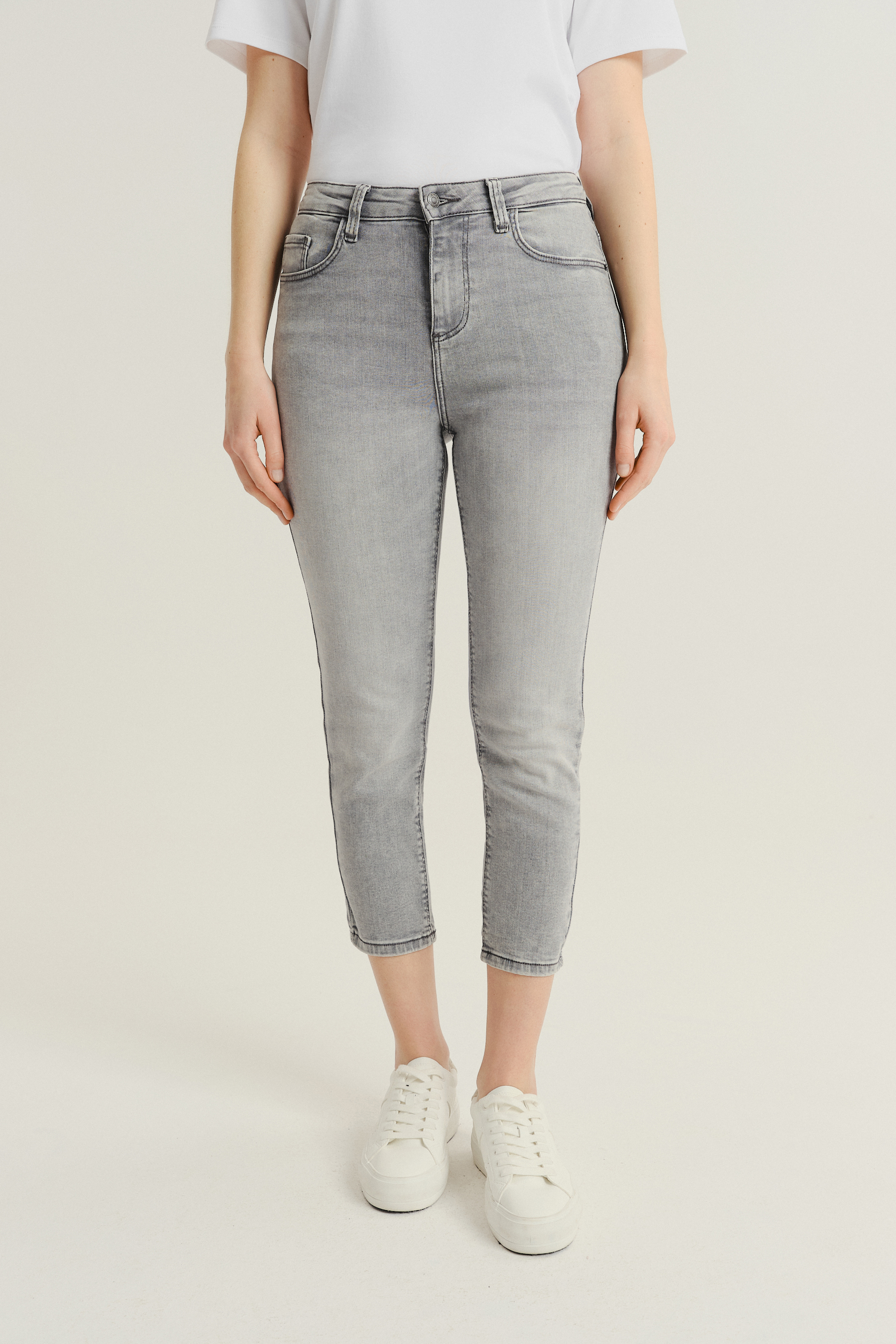 Jasnoszare spodnie jeansowe 7/8