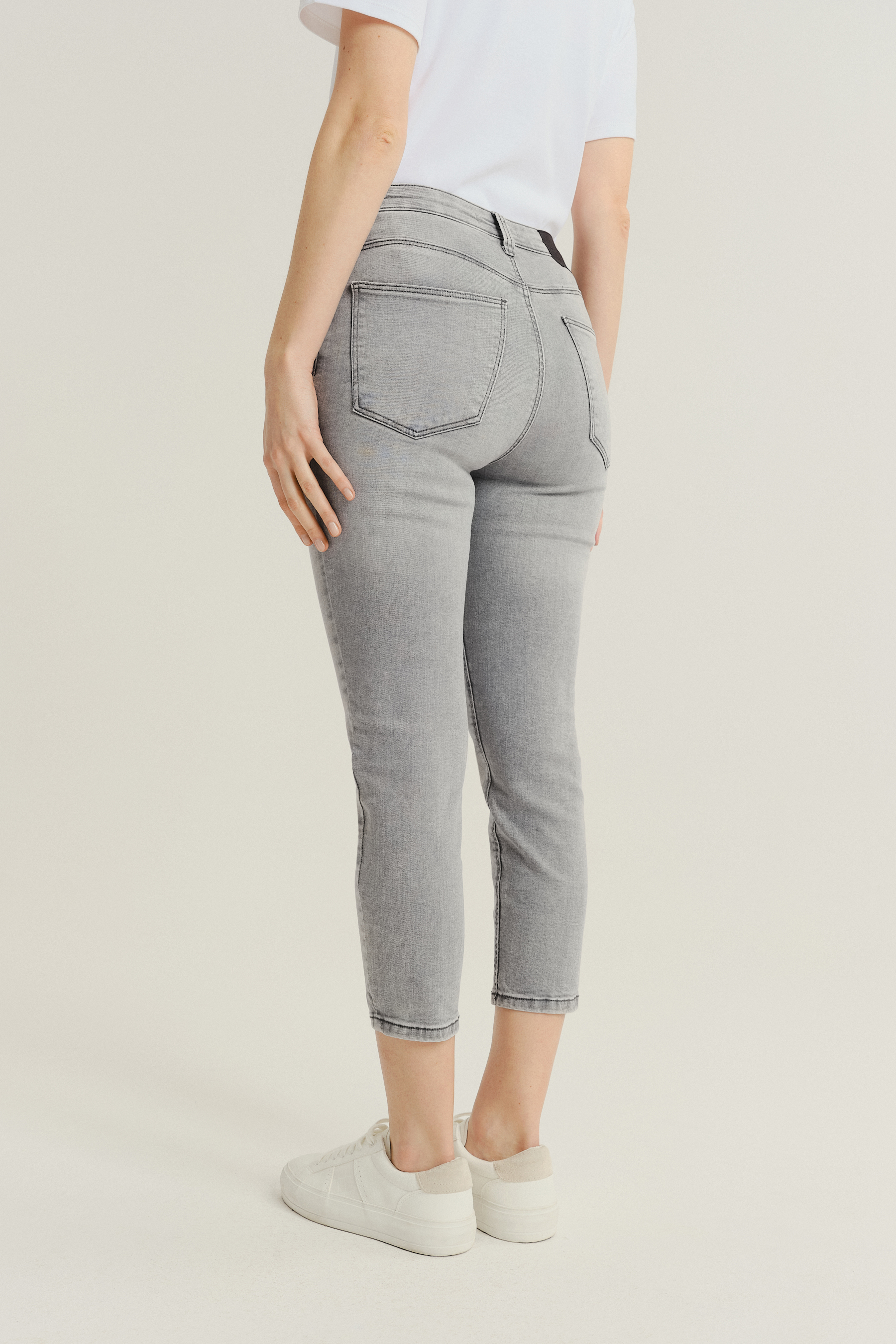 Jasnoszare spodnie jeansowe 7/8