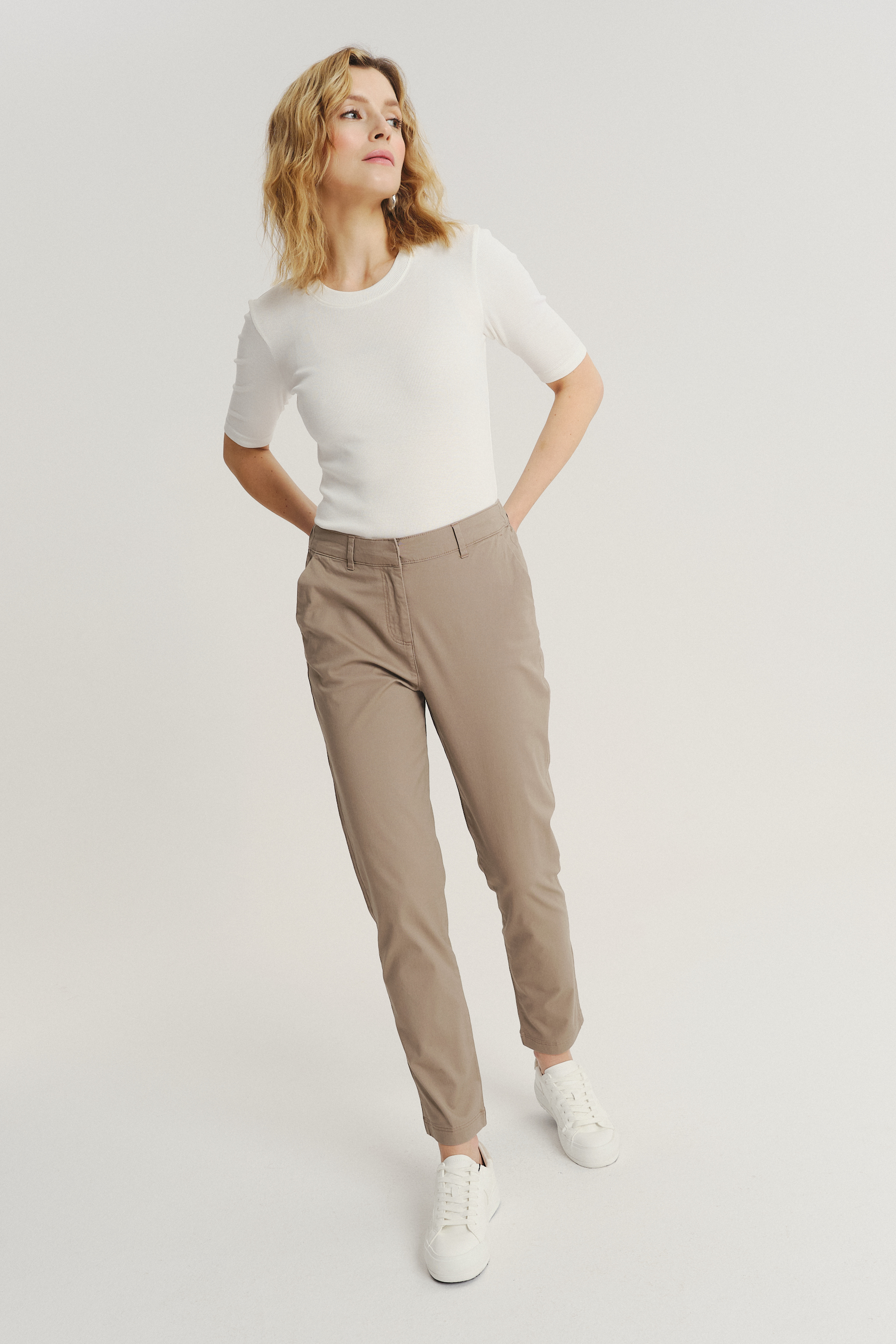 Bawełniane cygaretki w bezowym kolorze