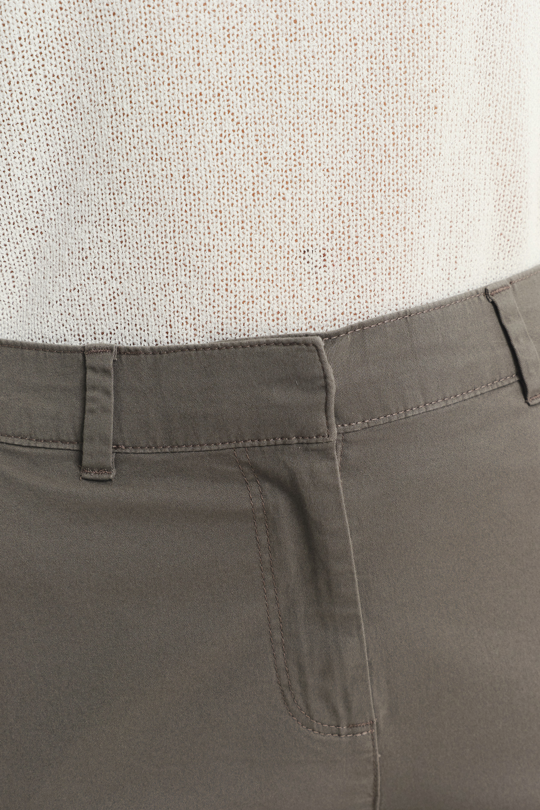 Bawełniane cygaretki w ziemistym odcieniu brązu