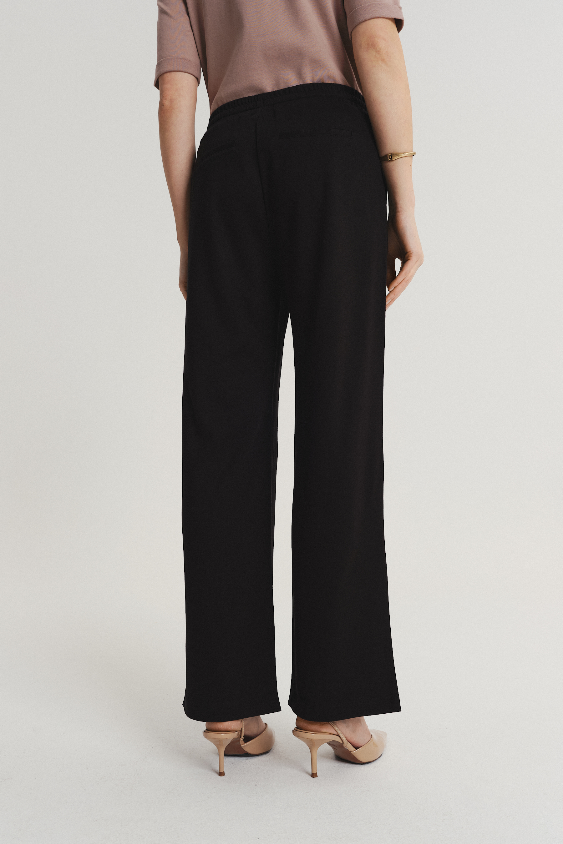 Szerokie wiskozowe spodnie w czarnym kolorze