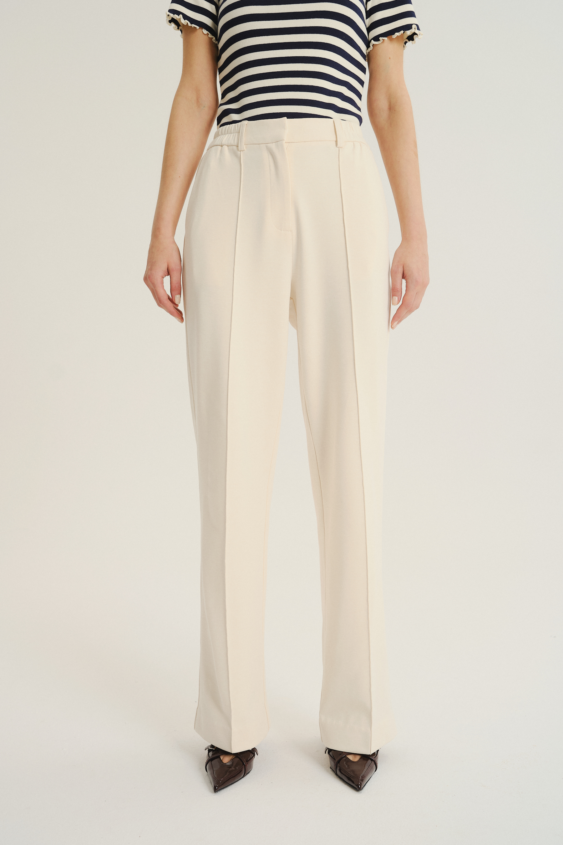 Kremowe spodnie z dodatkiem bawełny