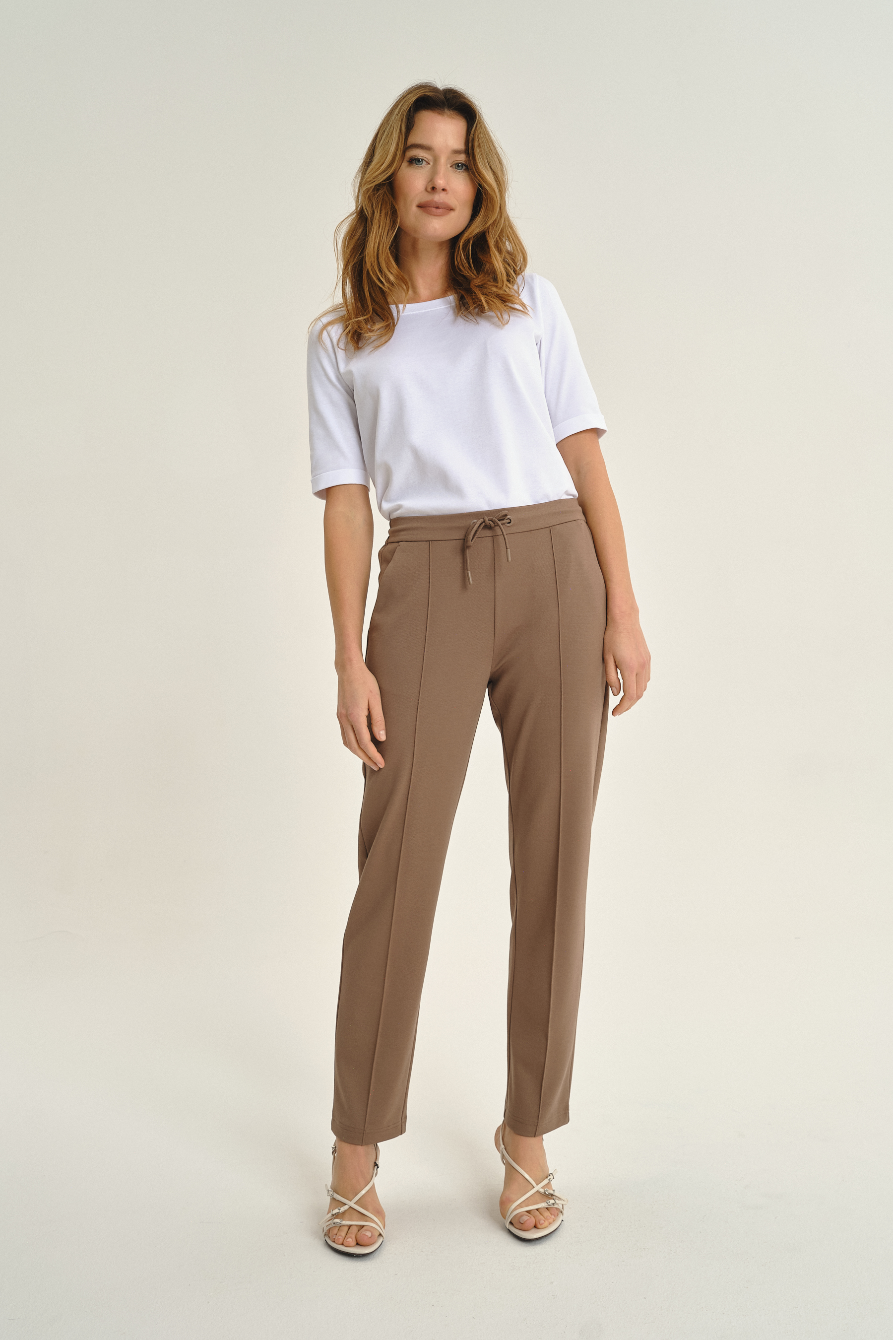 Jasnobrązowe spodnie z dresowej dzianiny