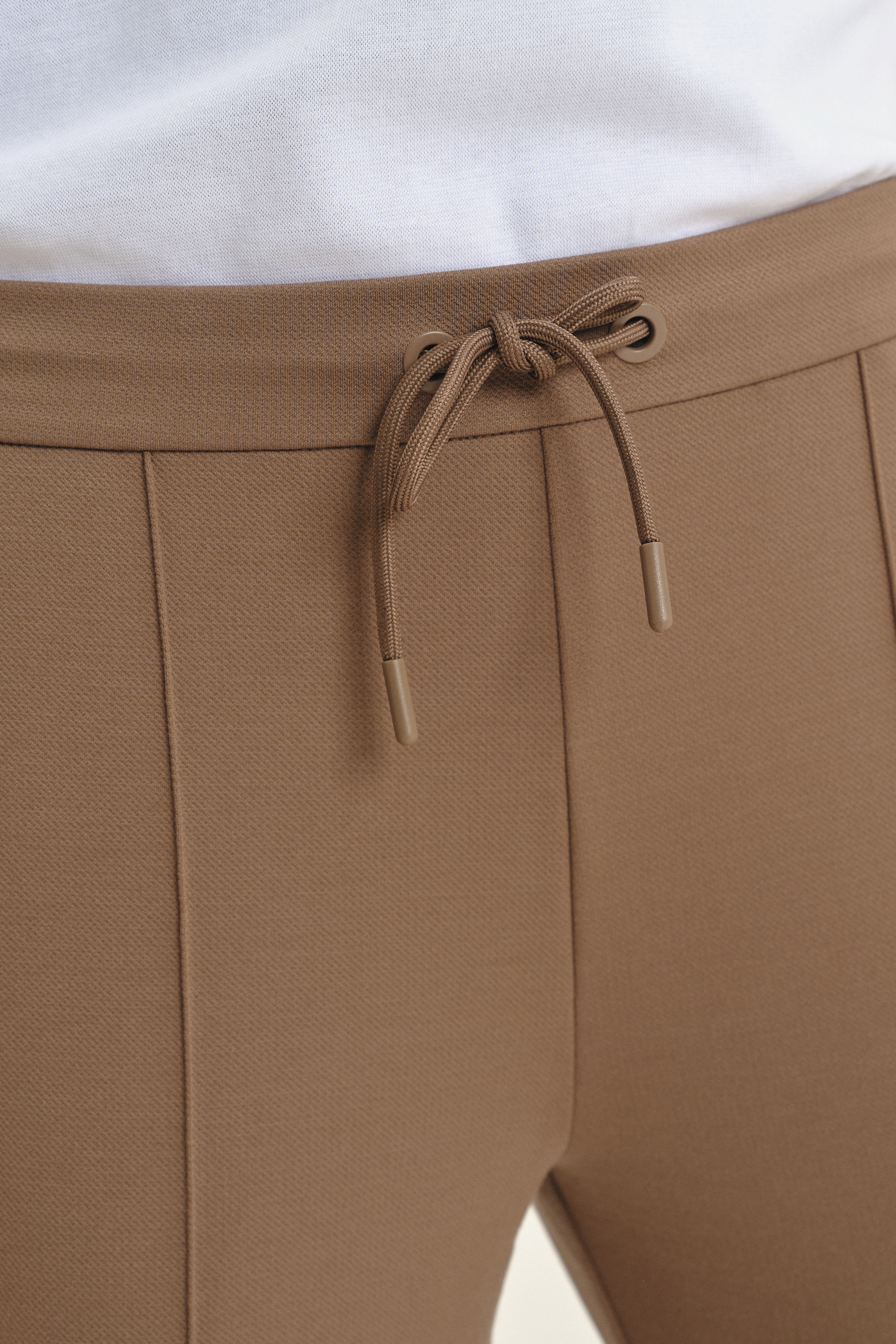 Jasnobrązowe spodnie z dresowej dzianiny