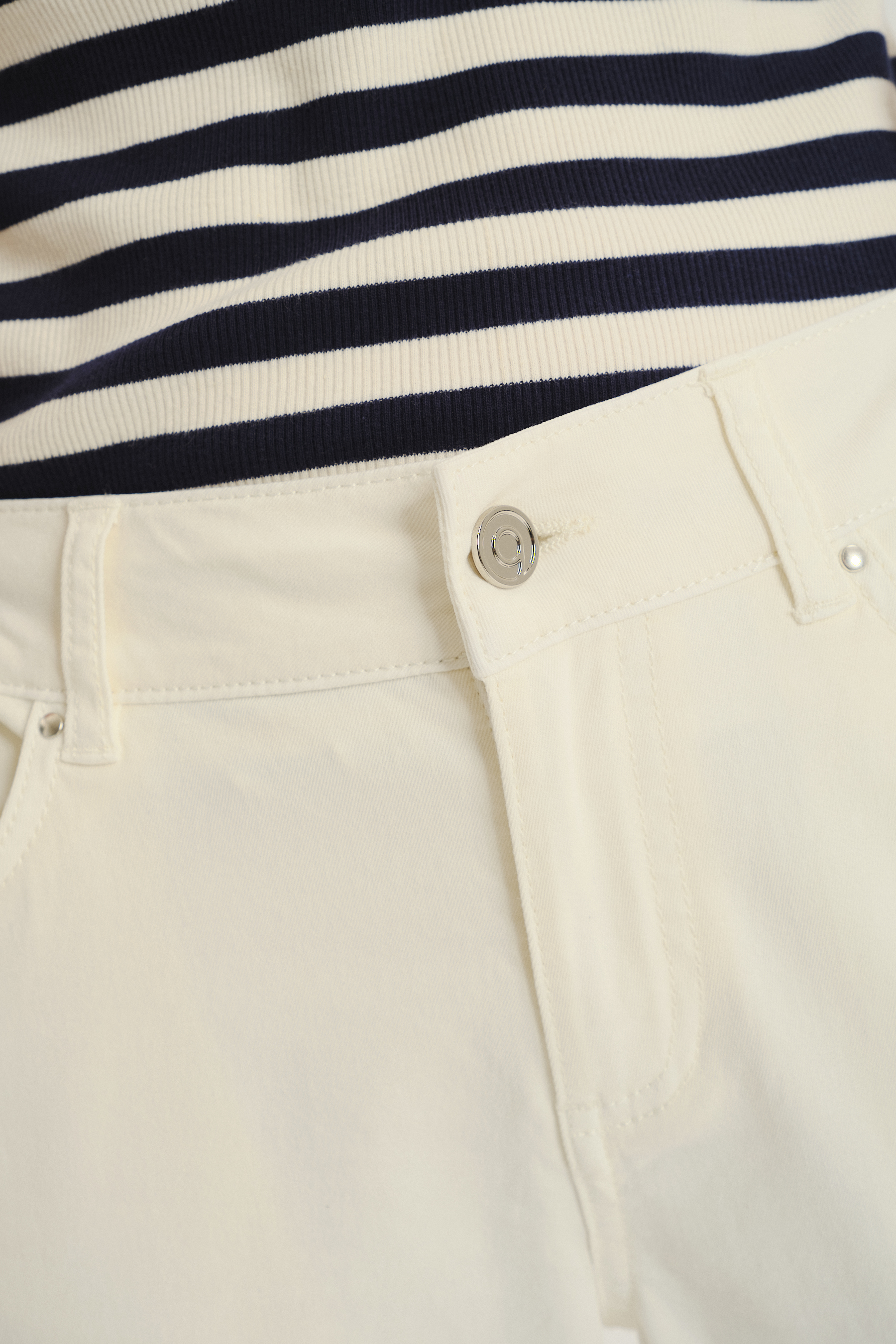 Białe spodnie w stylu casual