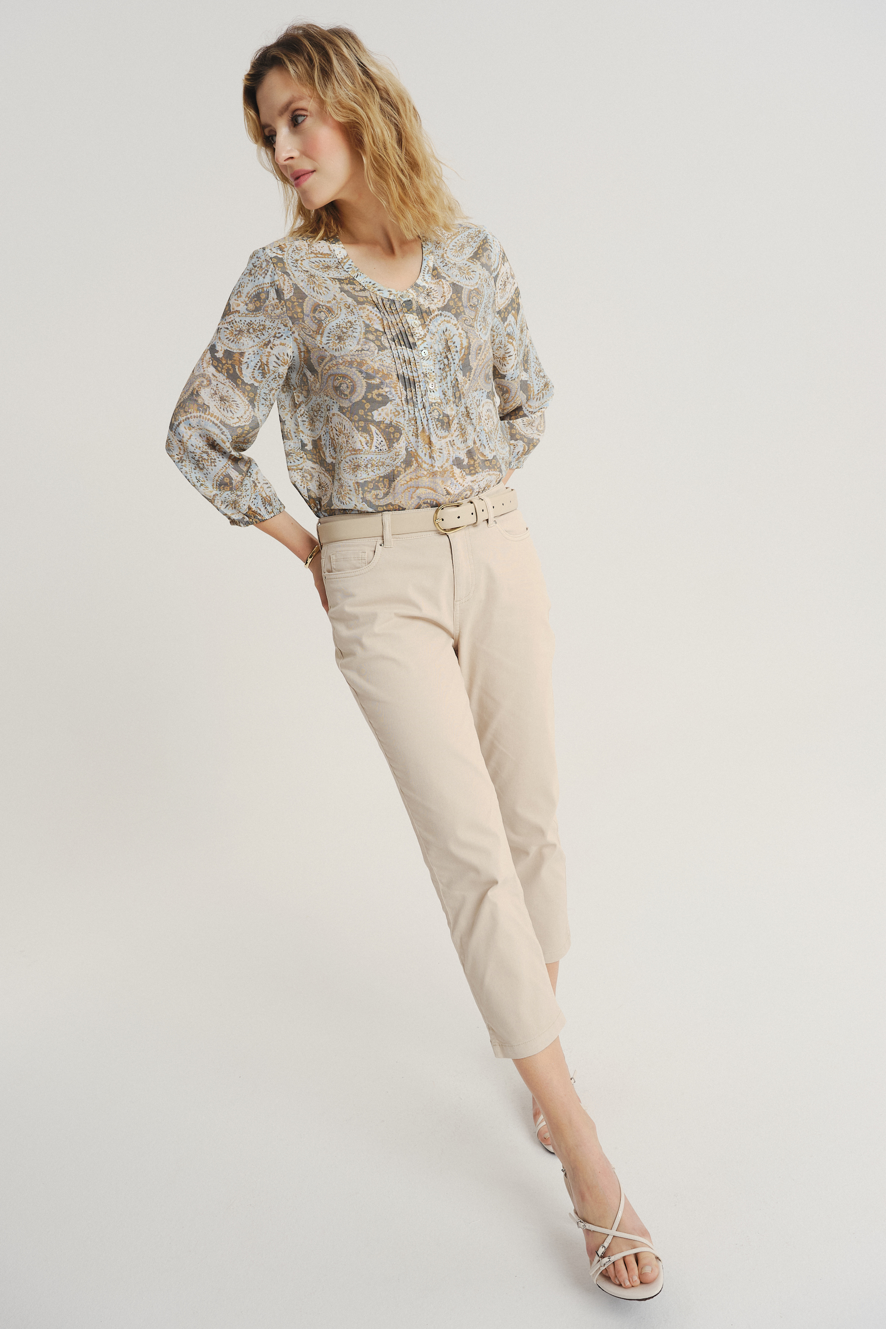 Bawełniane spodnie w kremowym kolorze