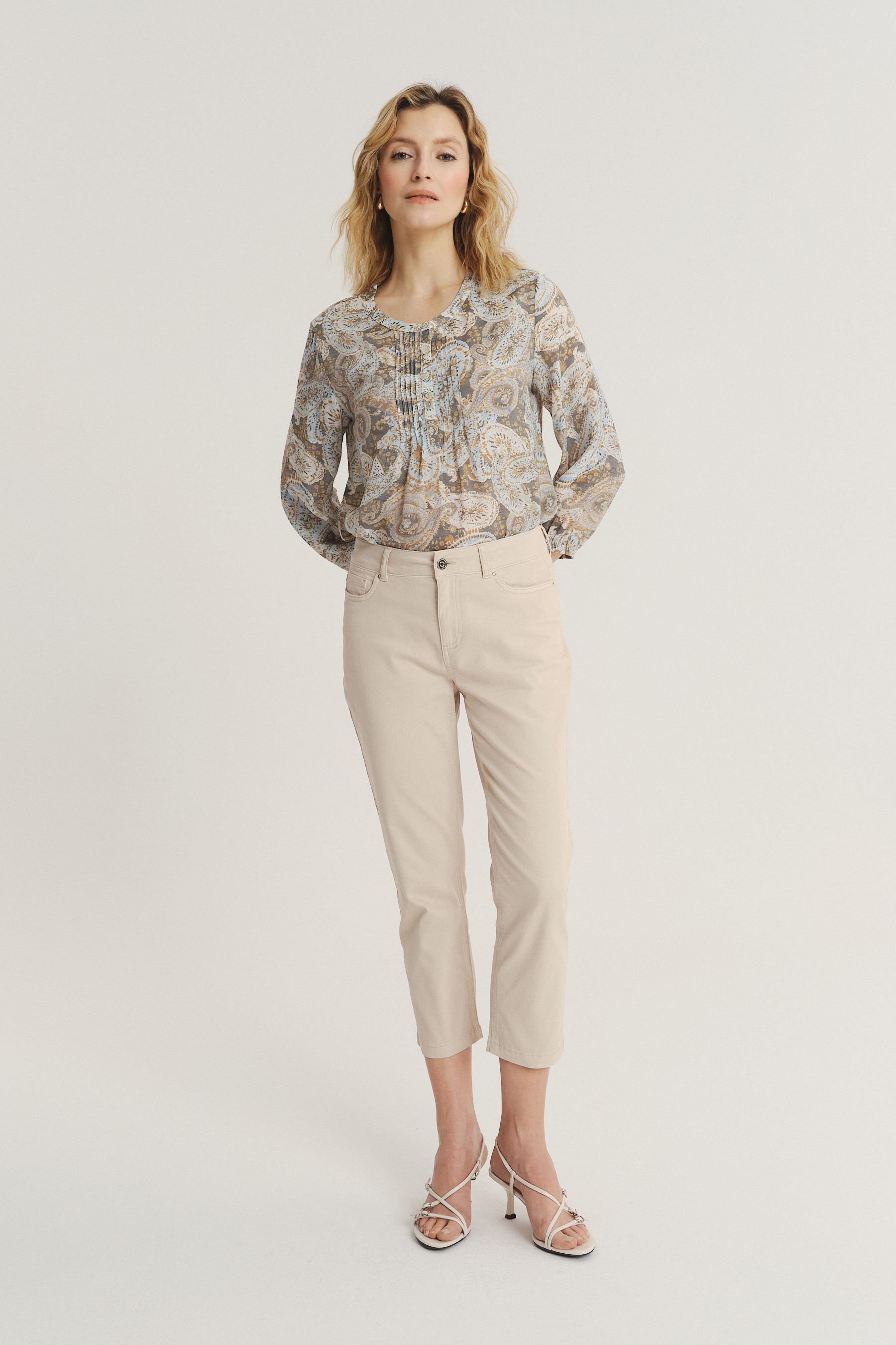 Bawełniane spodnie w kremowym kolorze