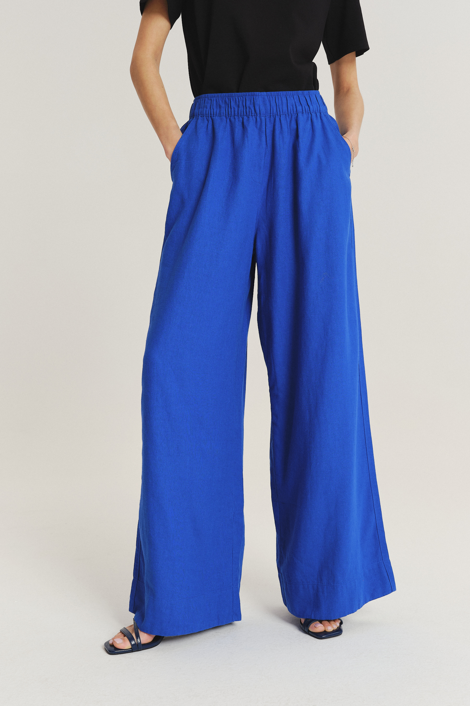 Szerokie kobaltowe spodnie z mieszanki lnu i wiskozy