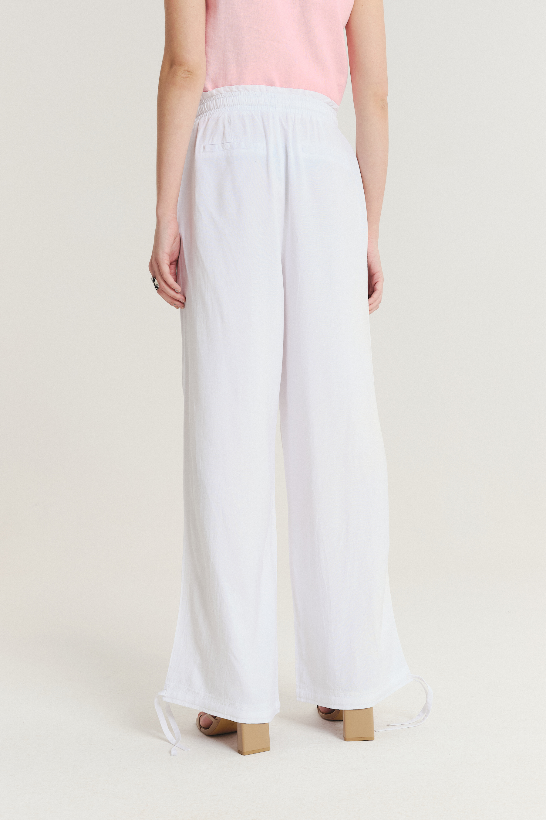 Lniano-wiskozowe spodnie z troczkami u dołu nogawek