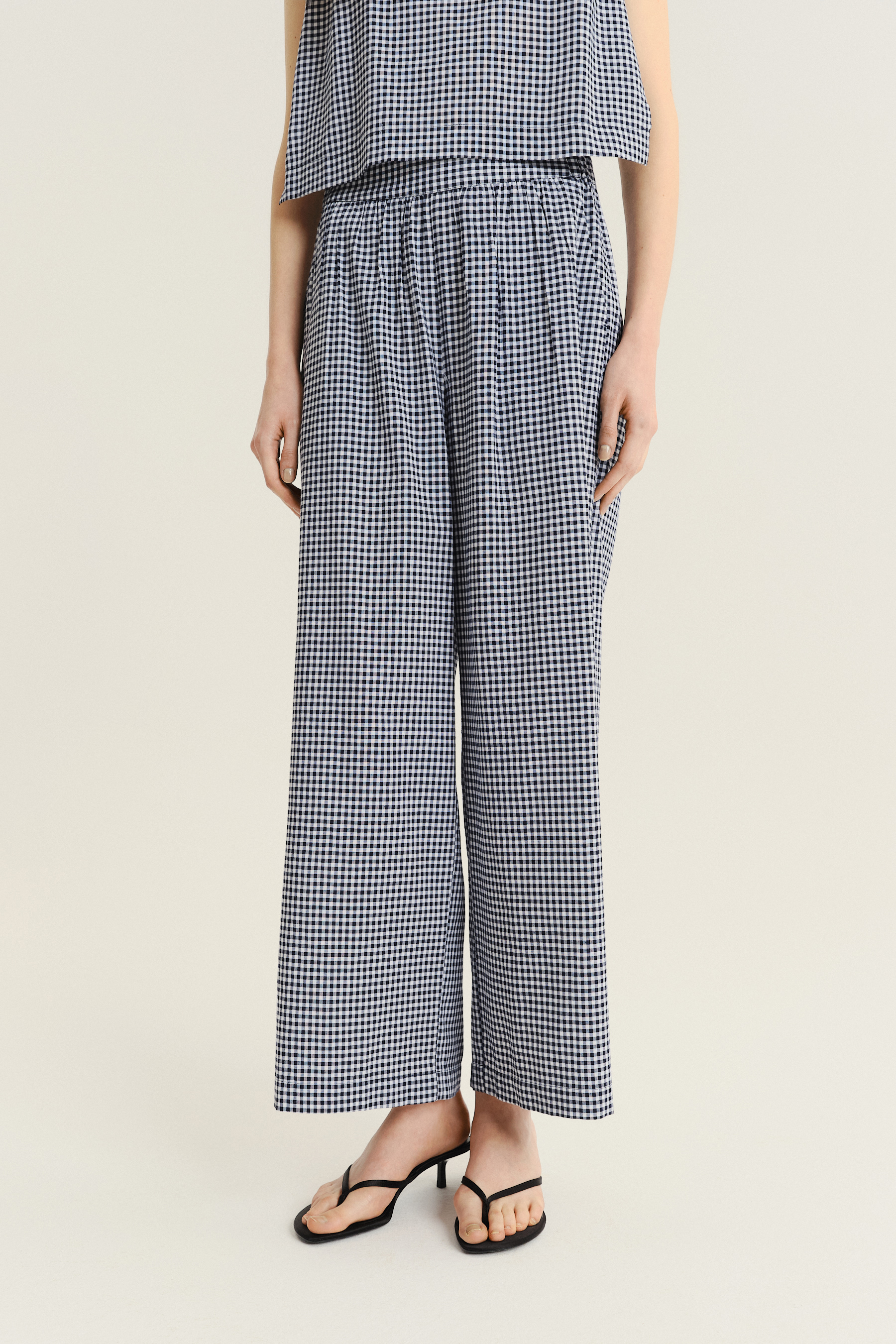 Bawełniano-wiskozowe spodnie w kratę vichy 