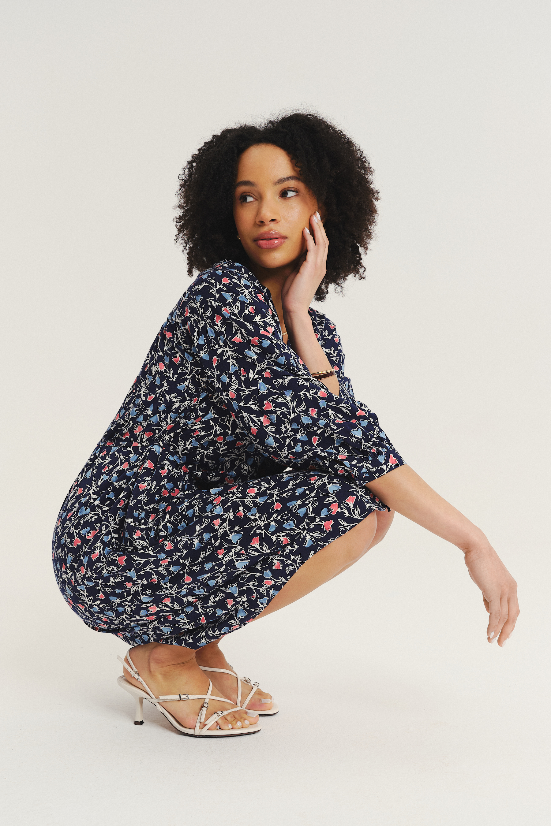 Wiskozowa sukienka z nadrukiem typu łączka