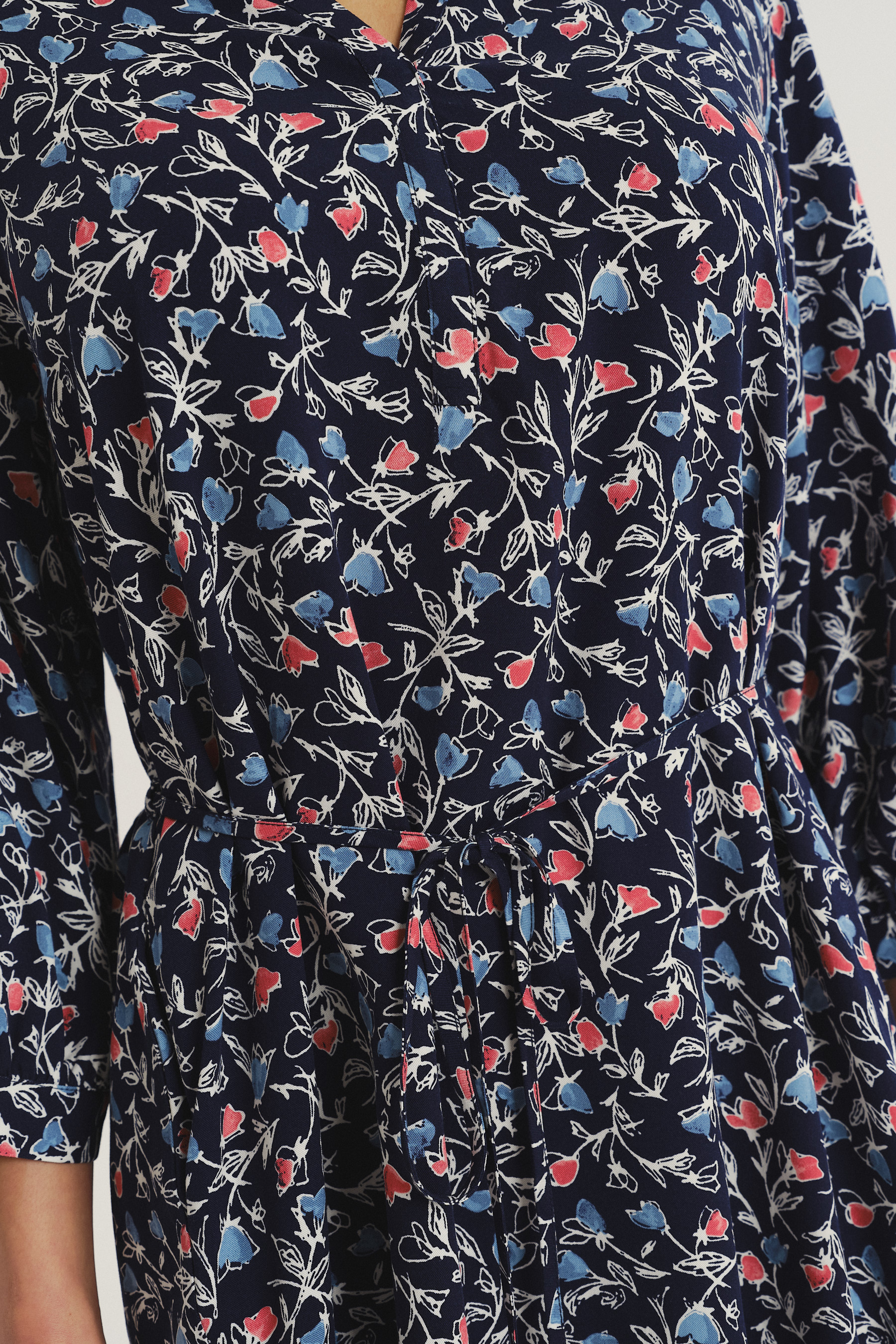 Wiskozowa sukienka z nadrukiem typu łączka