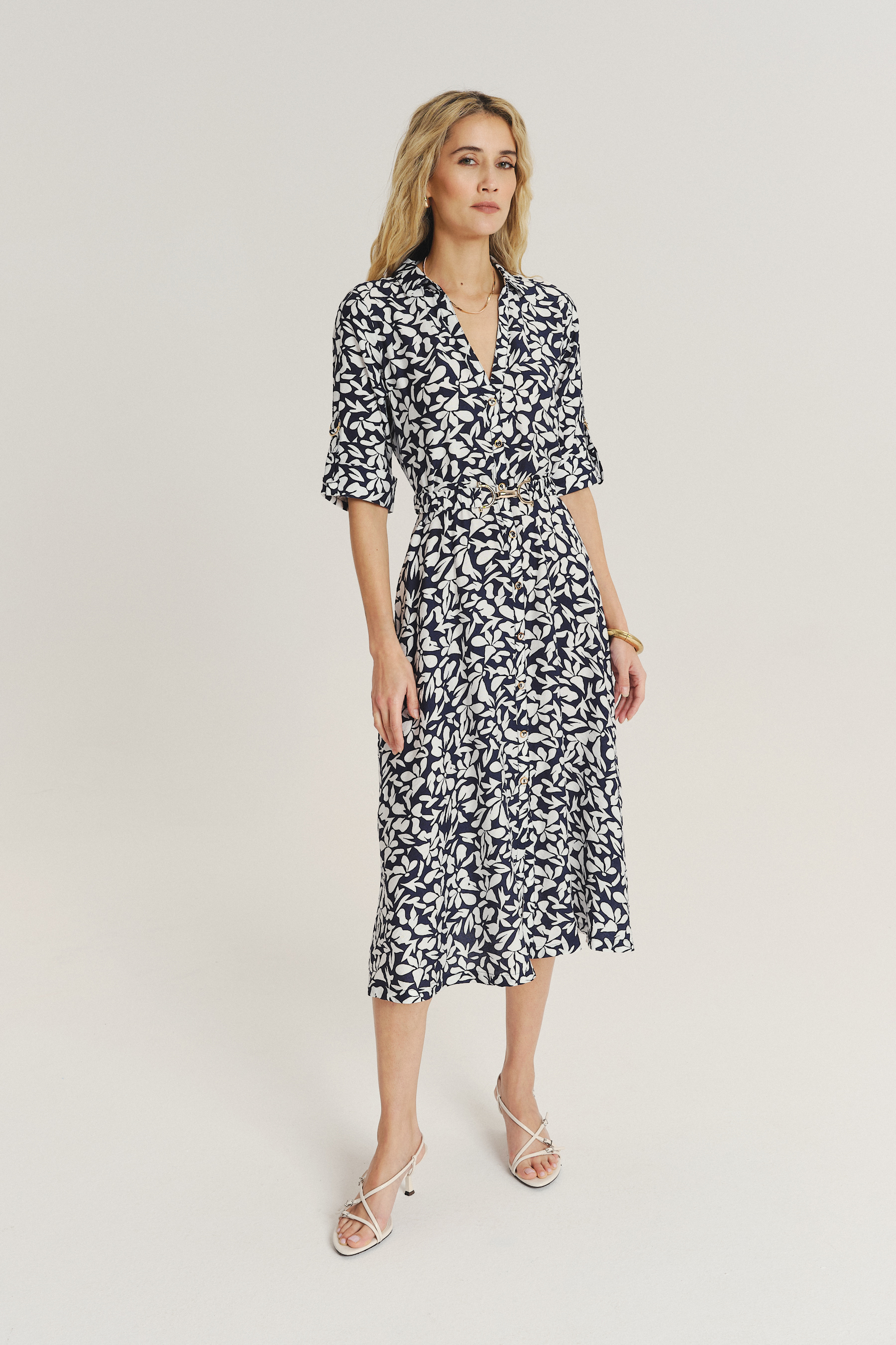 Wiskozowa szmizjerka midi z nadrukiem w kwiaty