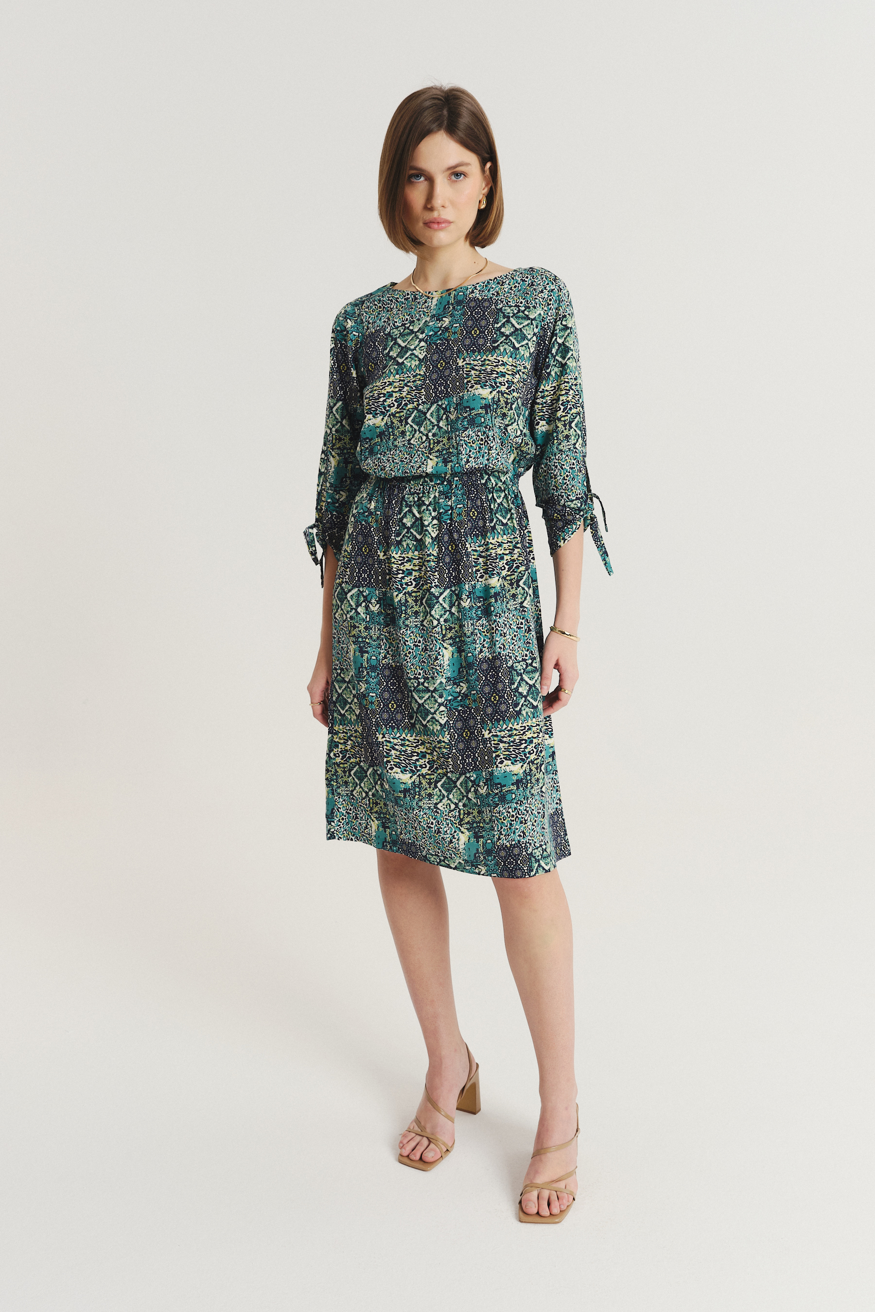 Efektowna zielona sukienka print etno Greenpoint