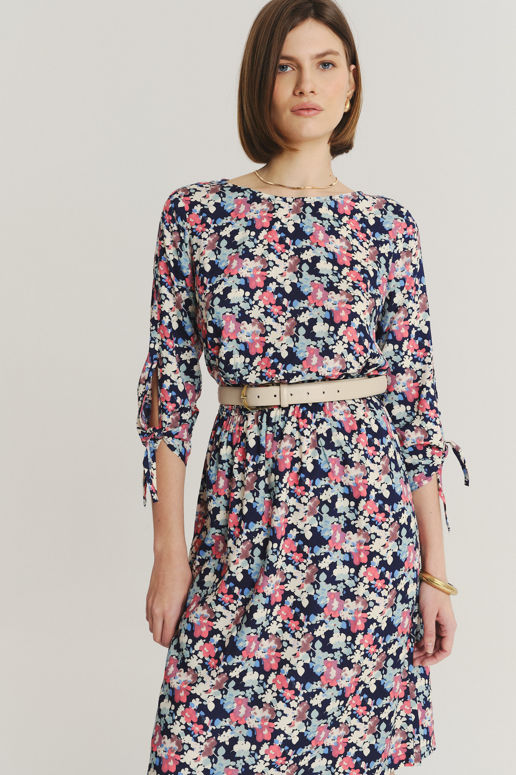 Wiskozowa sukienka w kwiaty