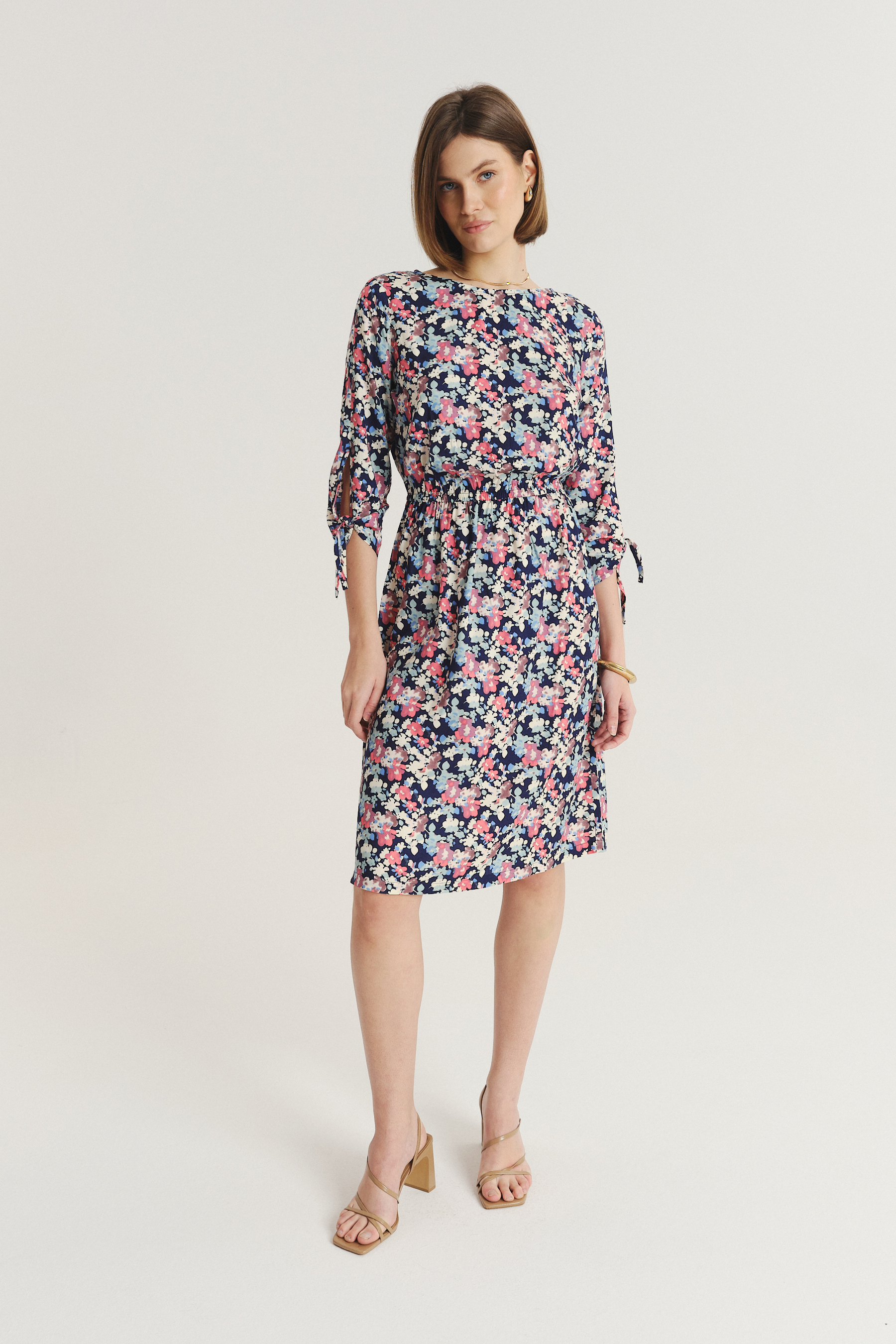 Wiskozowa sukienka w kwiaty