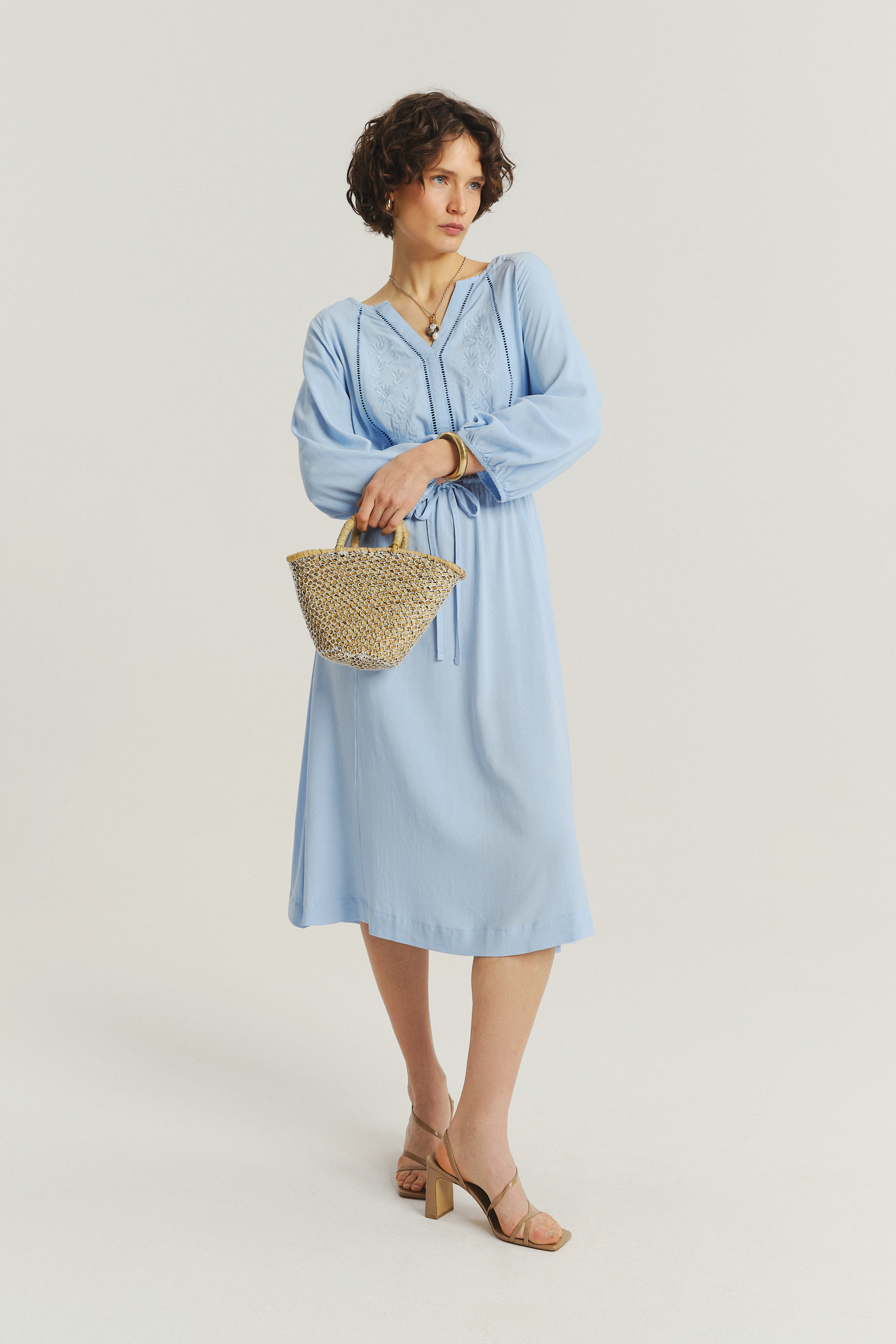 Sukienka w kolorze baby blue