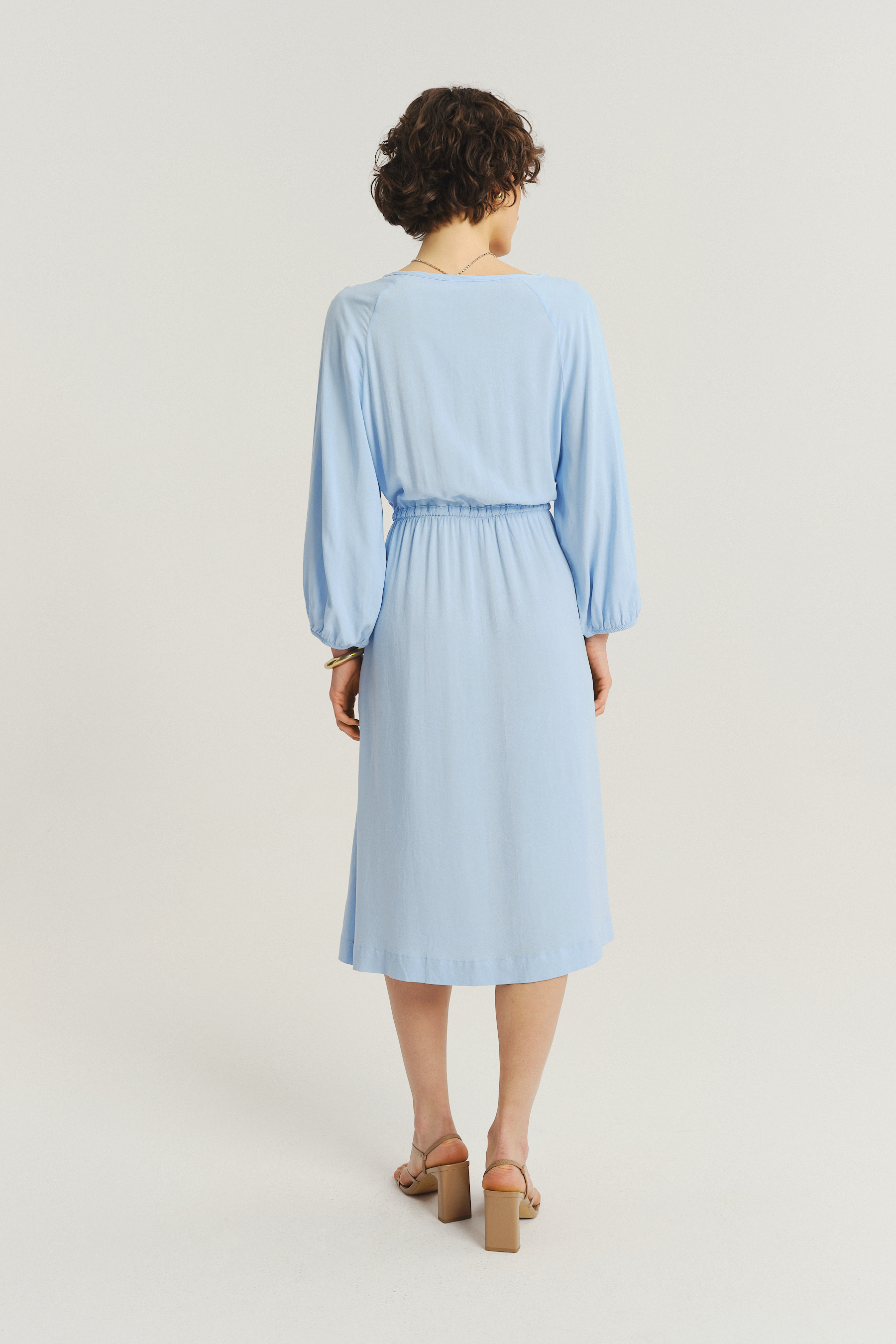 Sukienka w kolorze baby blue