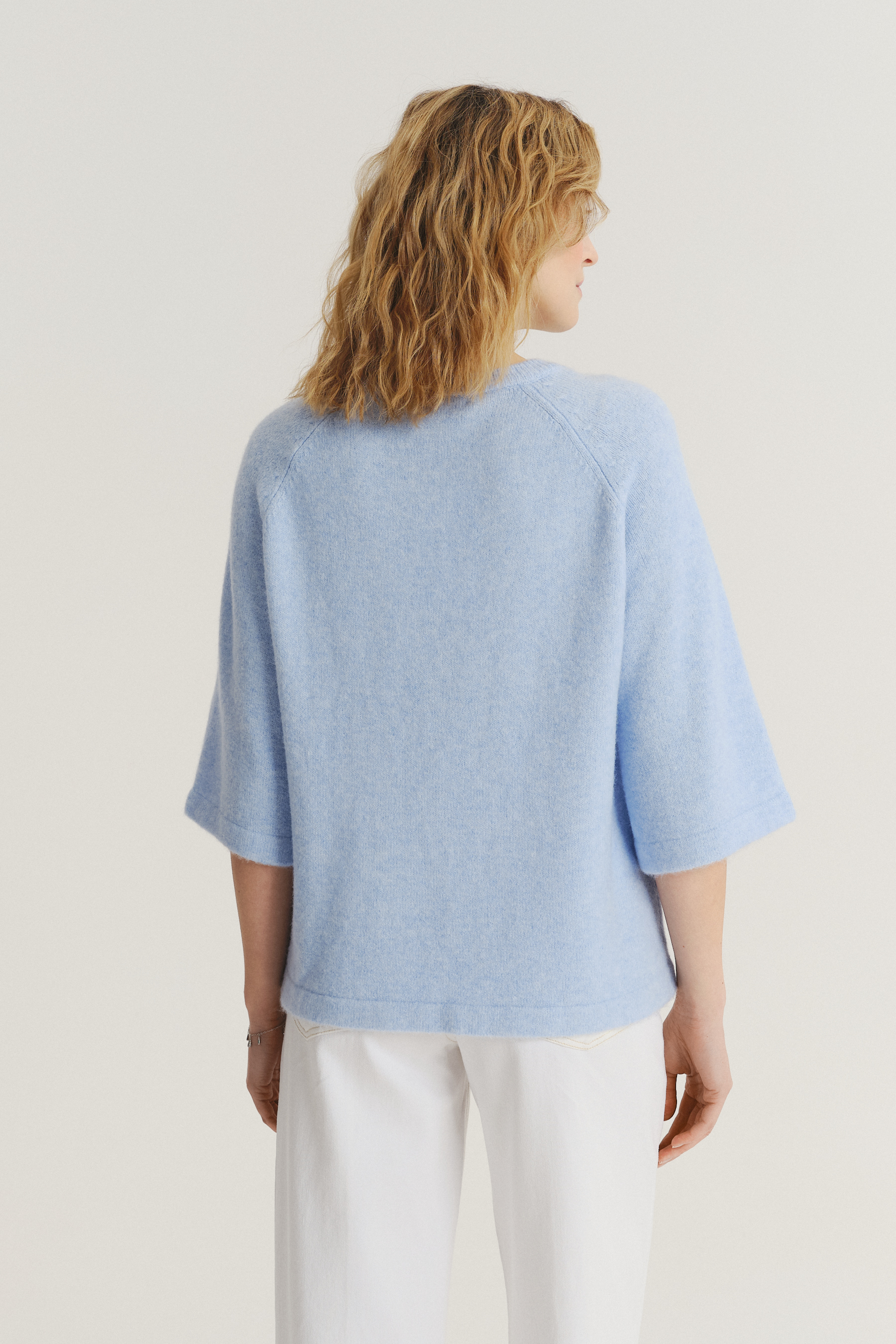 Luźny sweter w kolorze baby blue