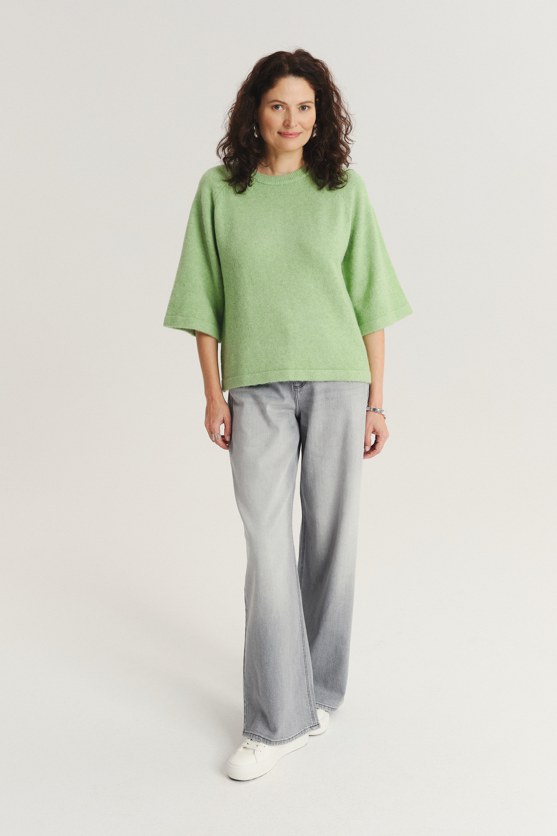 Zielony luźny sweter z domieszką wełny