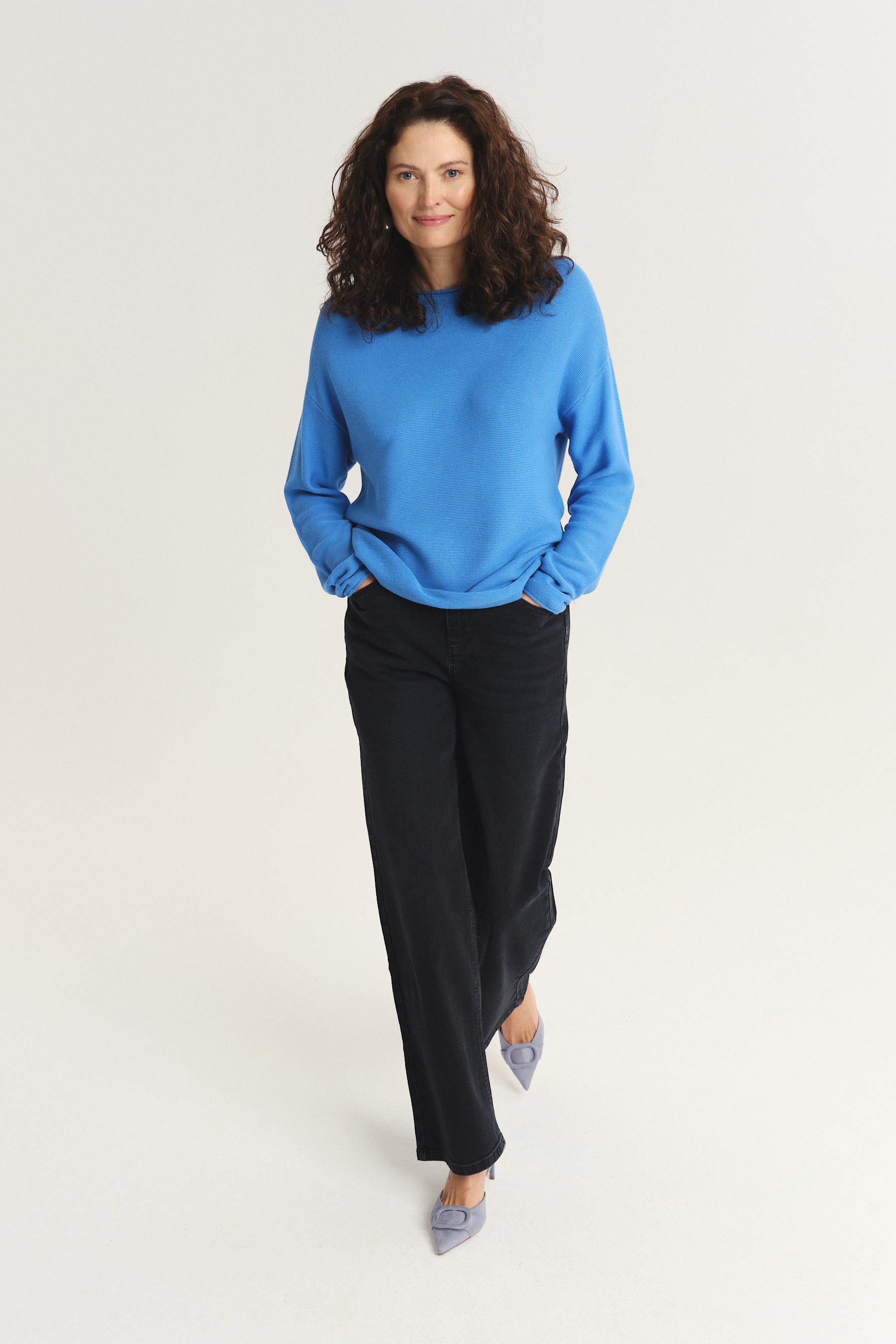 Klasyczny sweter w błękitnym kolorze