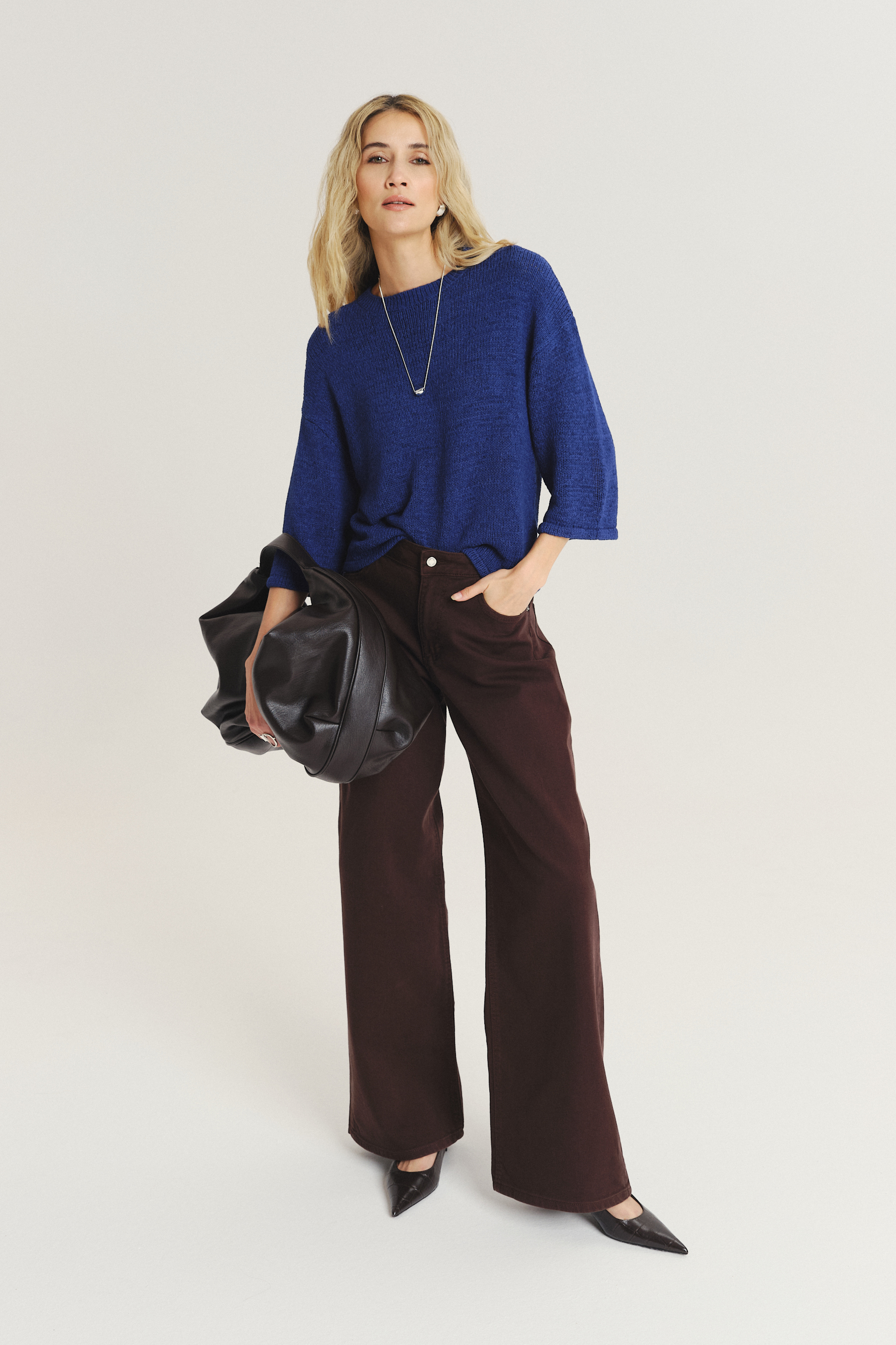 Luźny granatowy sweter z rękawem 3/4