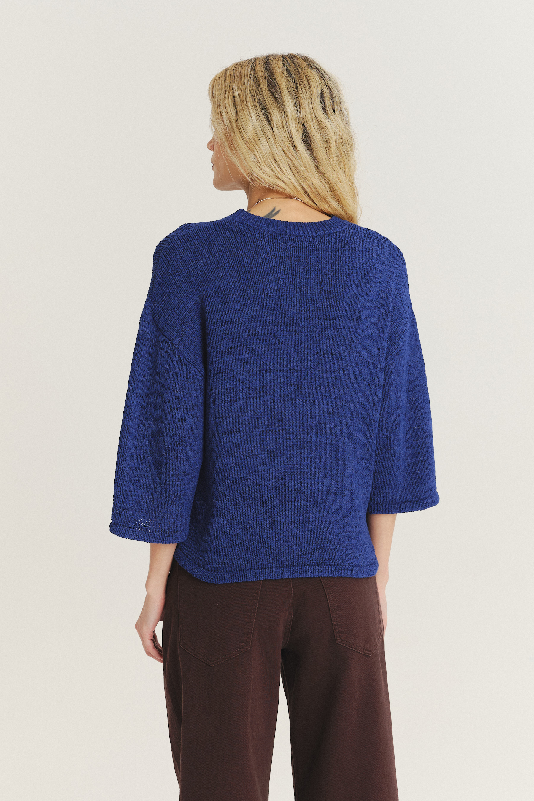 Luźny granatowy sweter z rękawem 3/4