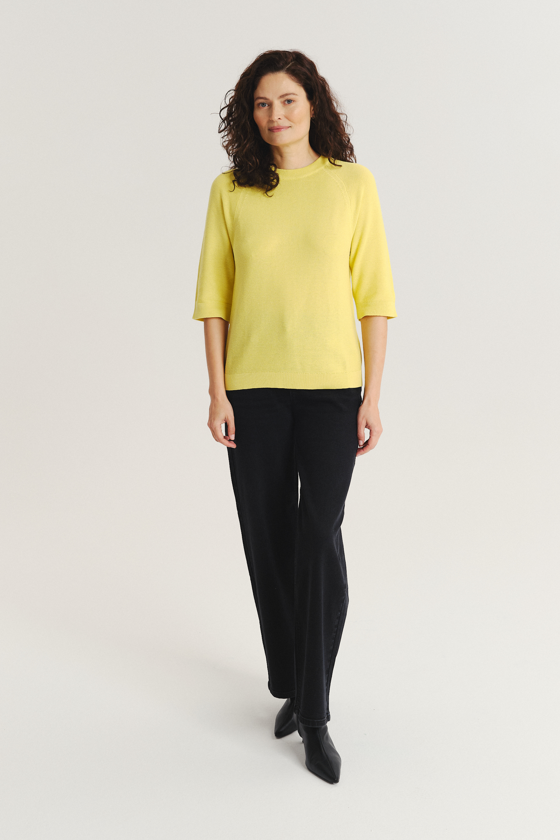 Luźny żółty sweter z rękawem 3/4