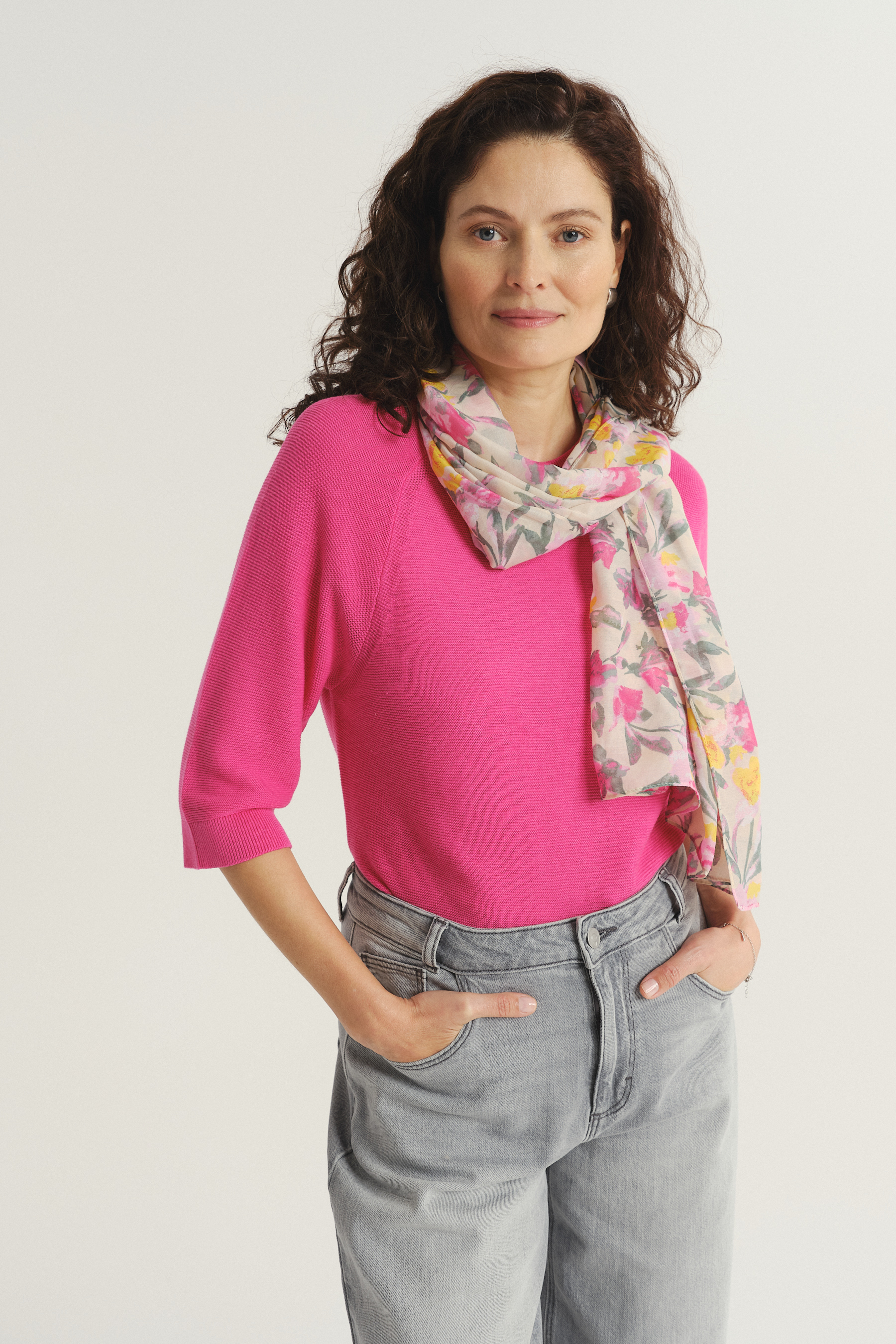 Różowy sweter z rękawem 3/4