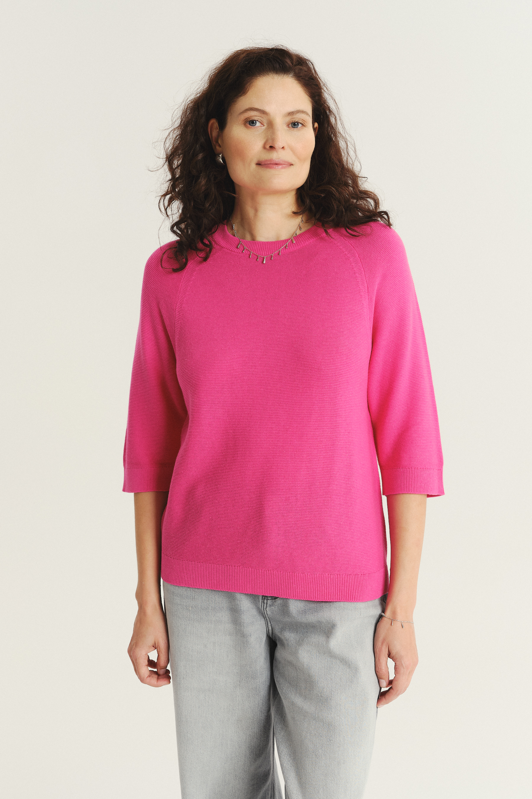 Różowy sweter z rękawem 3/4